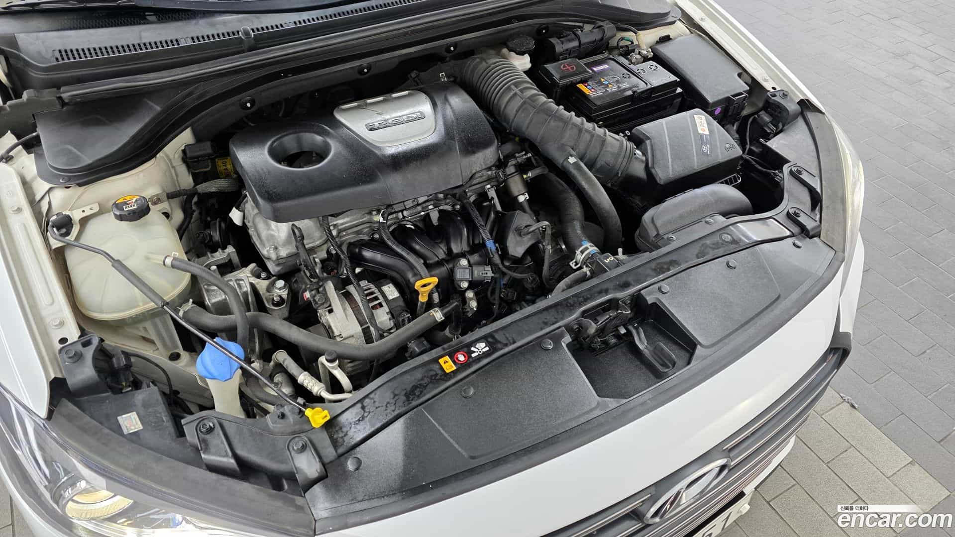 AVANTE Hyundai 2016.6-INNER-006