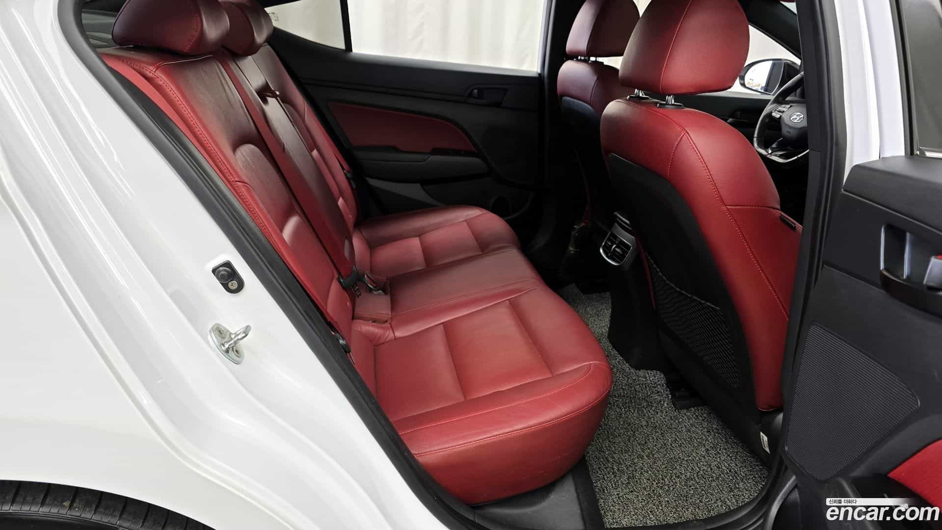 AVANTE Hyundai 2016.6-OPTION-016