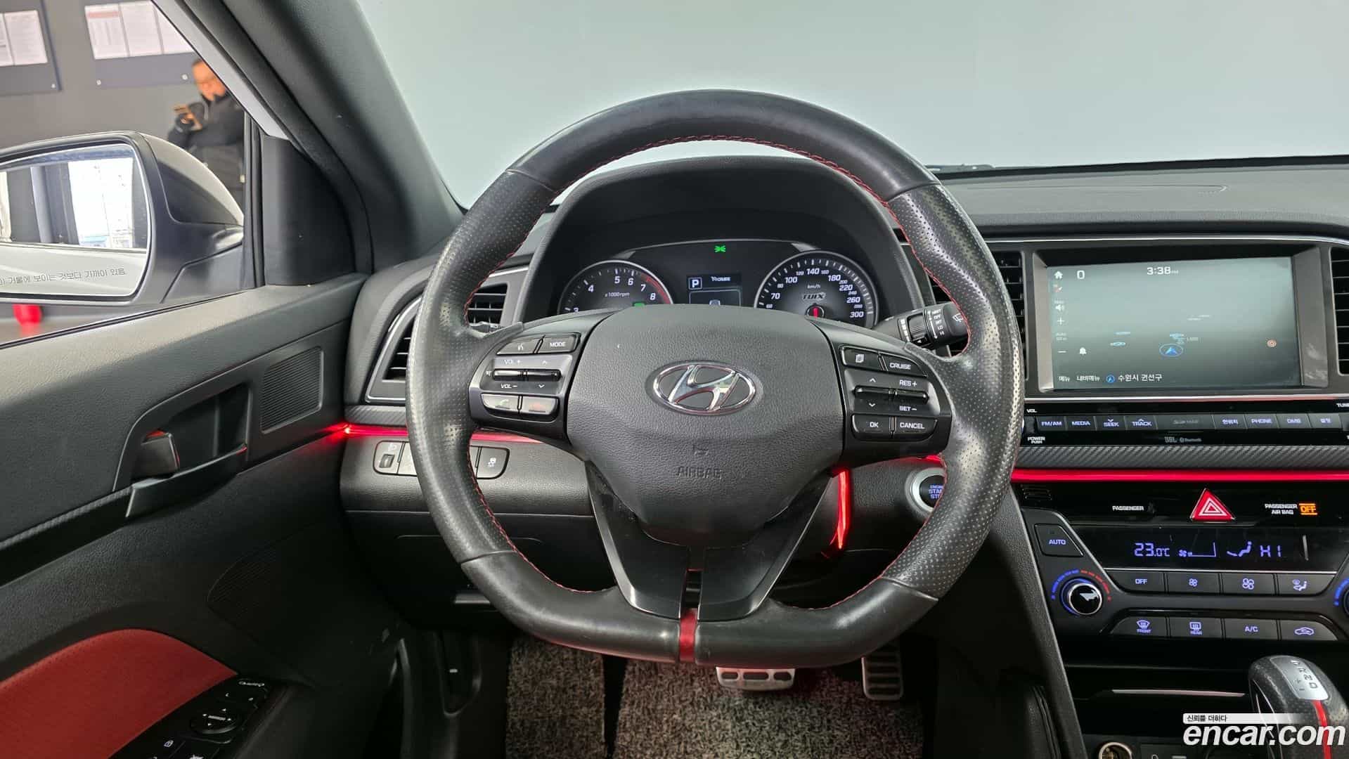 AVANTE Hyundai 2016.6-OPTION-017