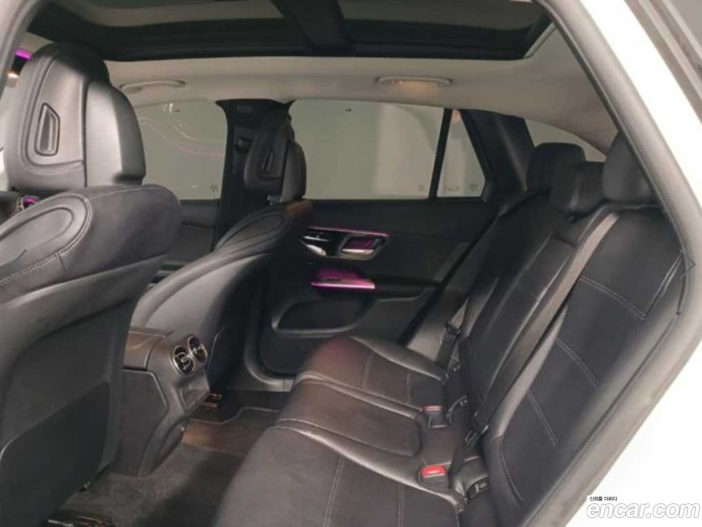 Main__Slider__Photo:GLC-Class Mercedes-Benz 2023.7-7