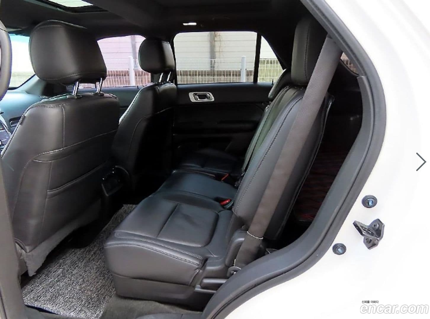 Main__Slider__Photo:Explorer Ford 2015.5-5