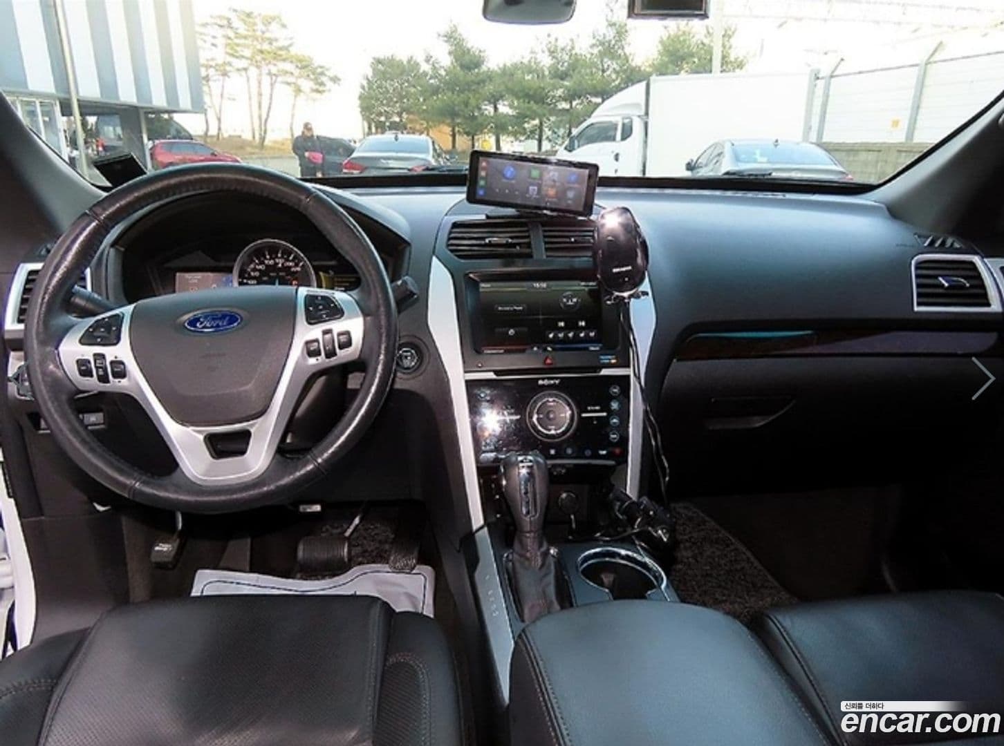 Main__Slider__Photo:Explorer Ford 2015.5-6