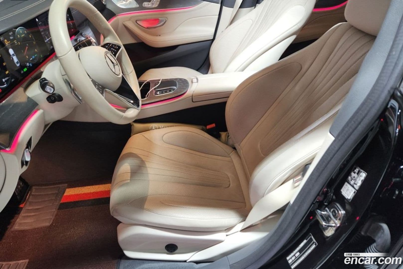 Main__Slider__Photo:CLS-Class Mercedes-Benz 2023.4-6