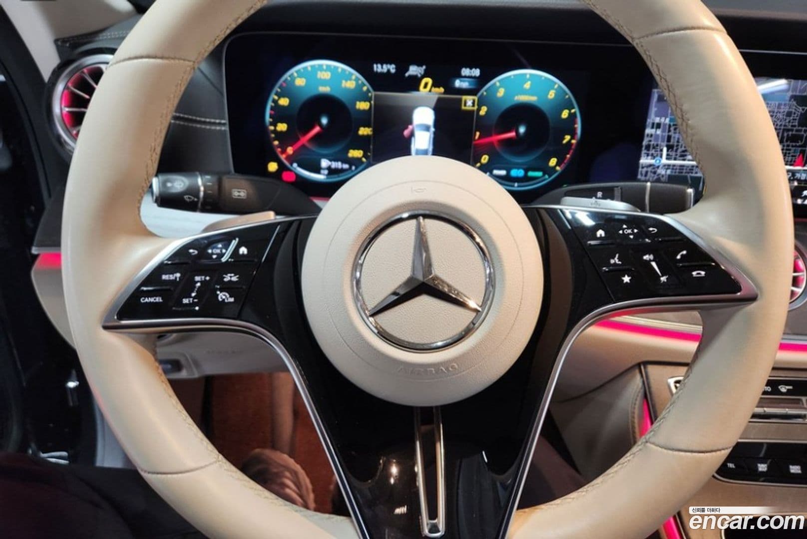 Main__Slider__Photo:CLS-Class Mercedes-Benz 2023.4-9