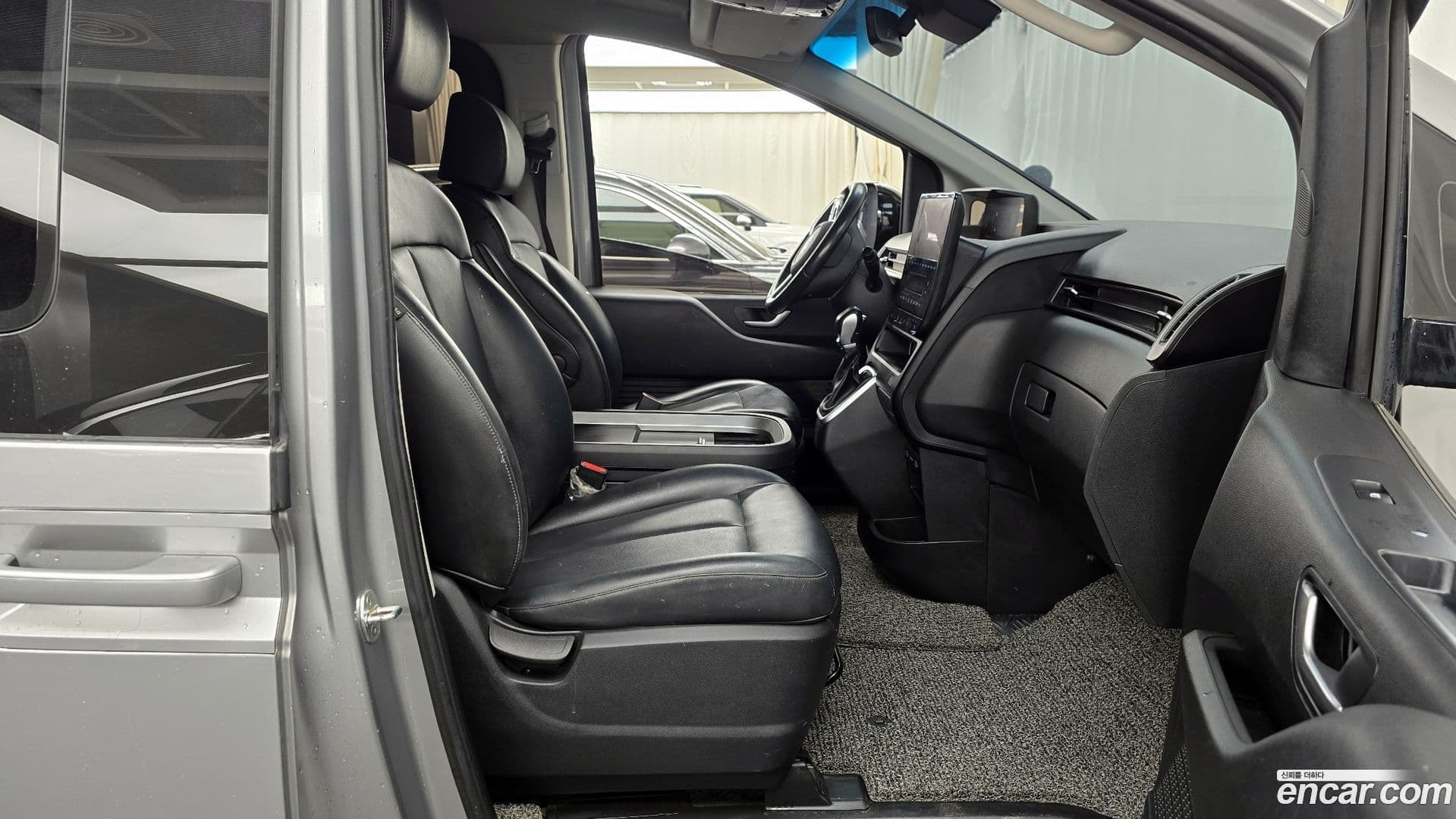 Main__Slider__Photo:Staria Hyundai 2021.9-10