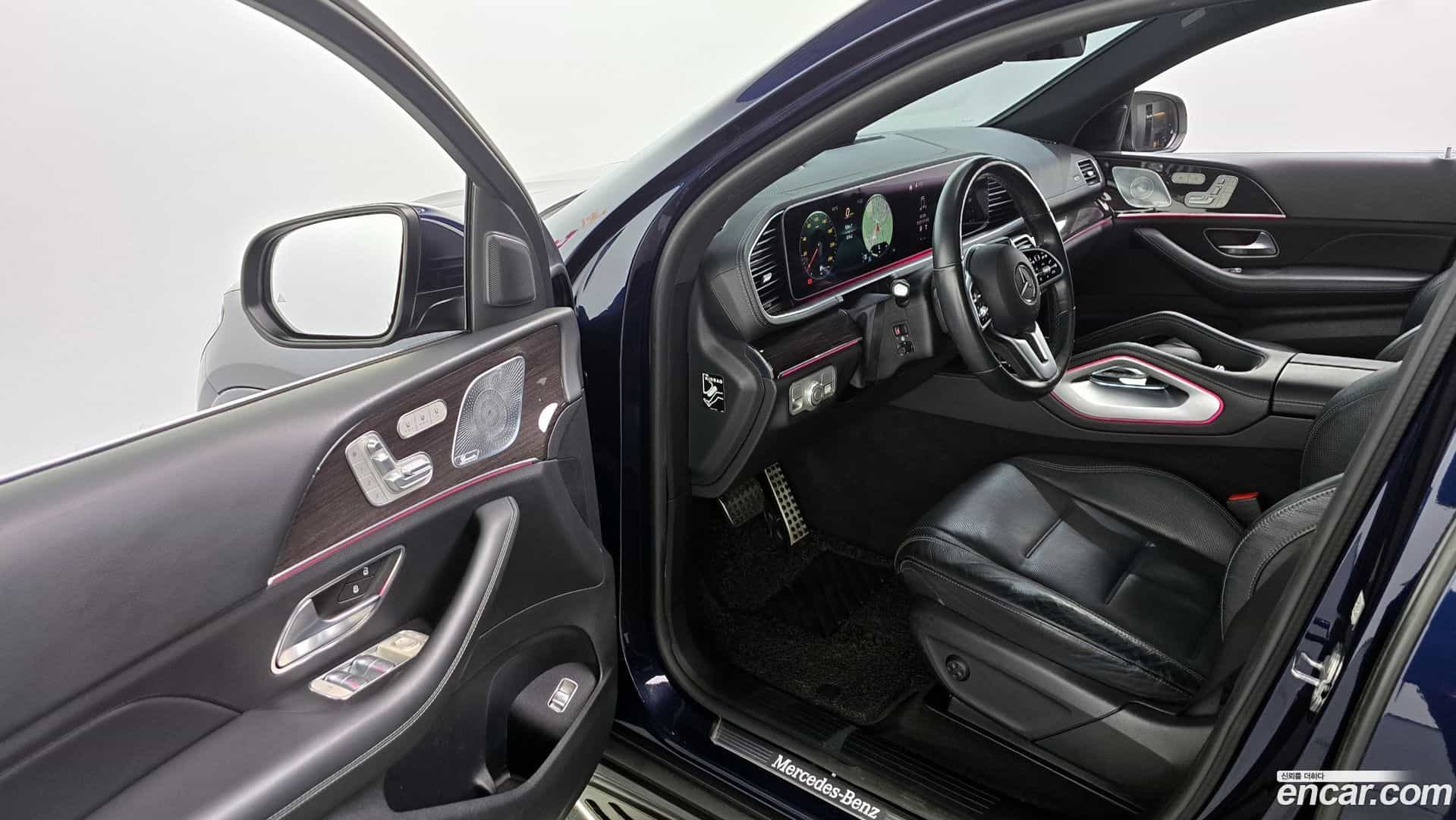 GLE-Class Mercedes-Benz 2021.1-INNER-010