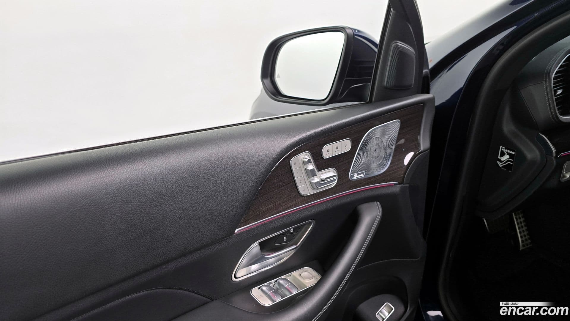 Main__Slider__Photo:GLE-Class Mercedes-Benz 2021.1-17