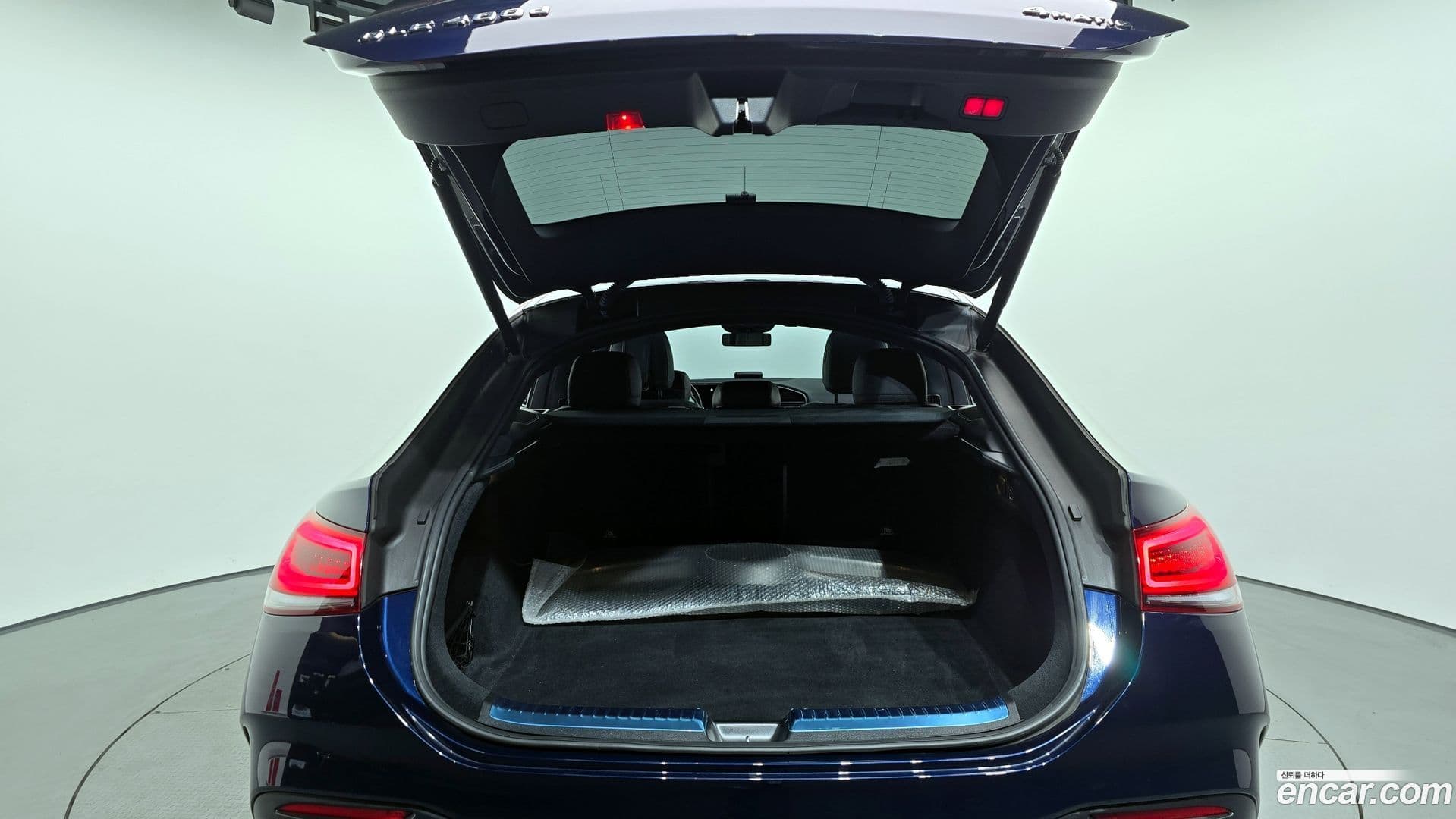 Main__Slider__Photo:GLE-Class Mercedes-Benz 2021.1-19