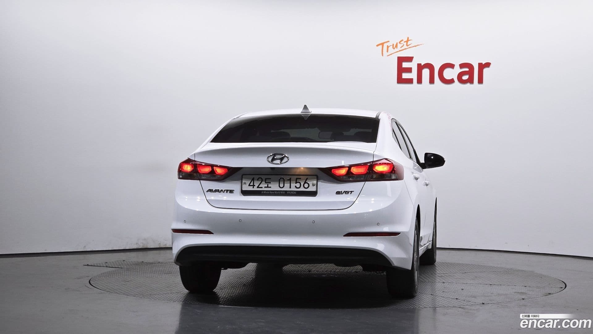 Main__Slider__Photo:AVANTE Hyundai 2017.0-3