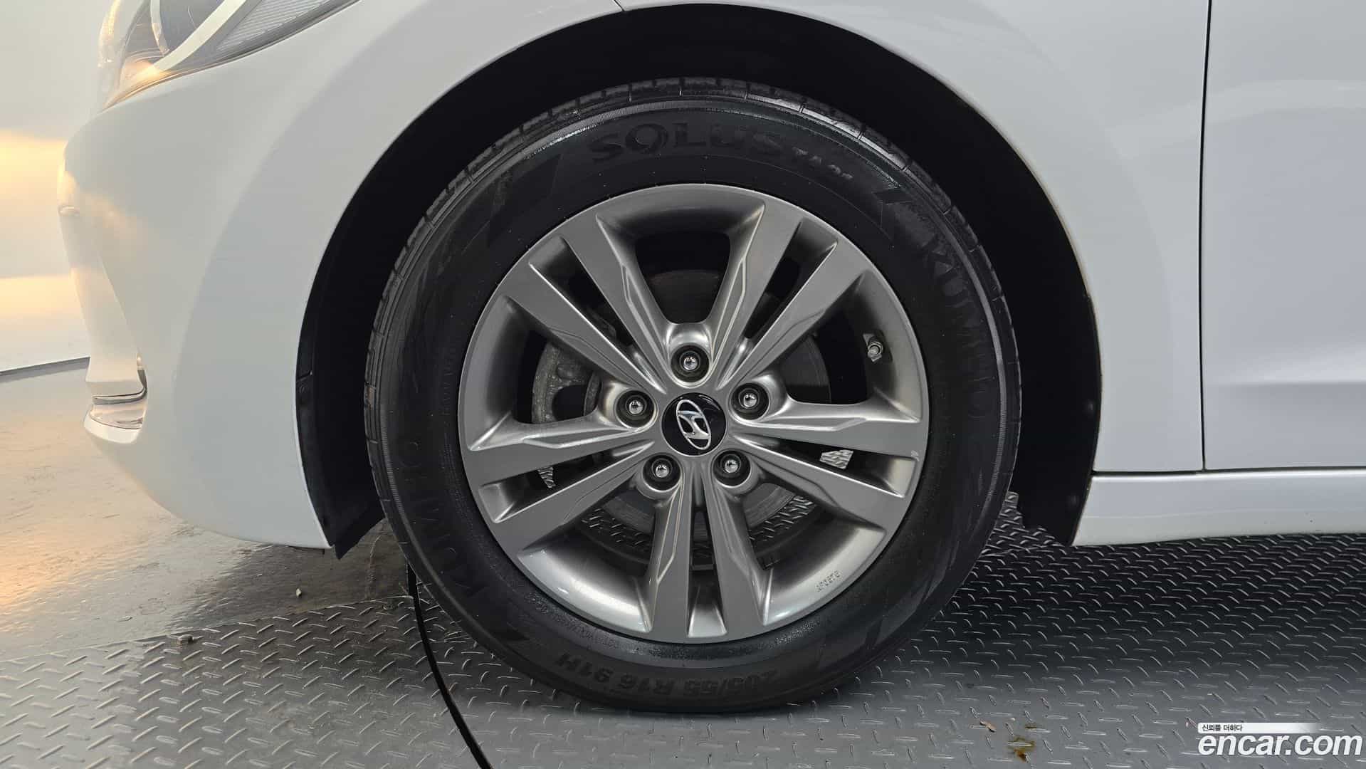 AVANTE Hyundai 2017.0-OUTER-005