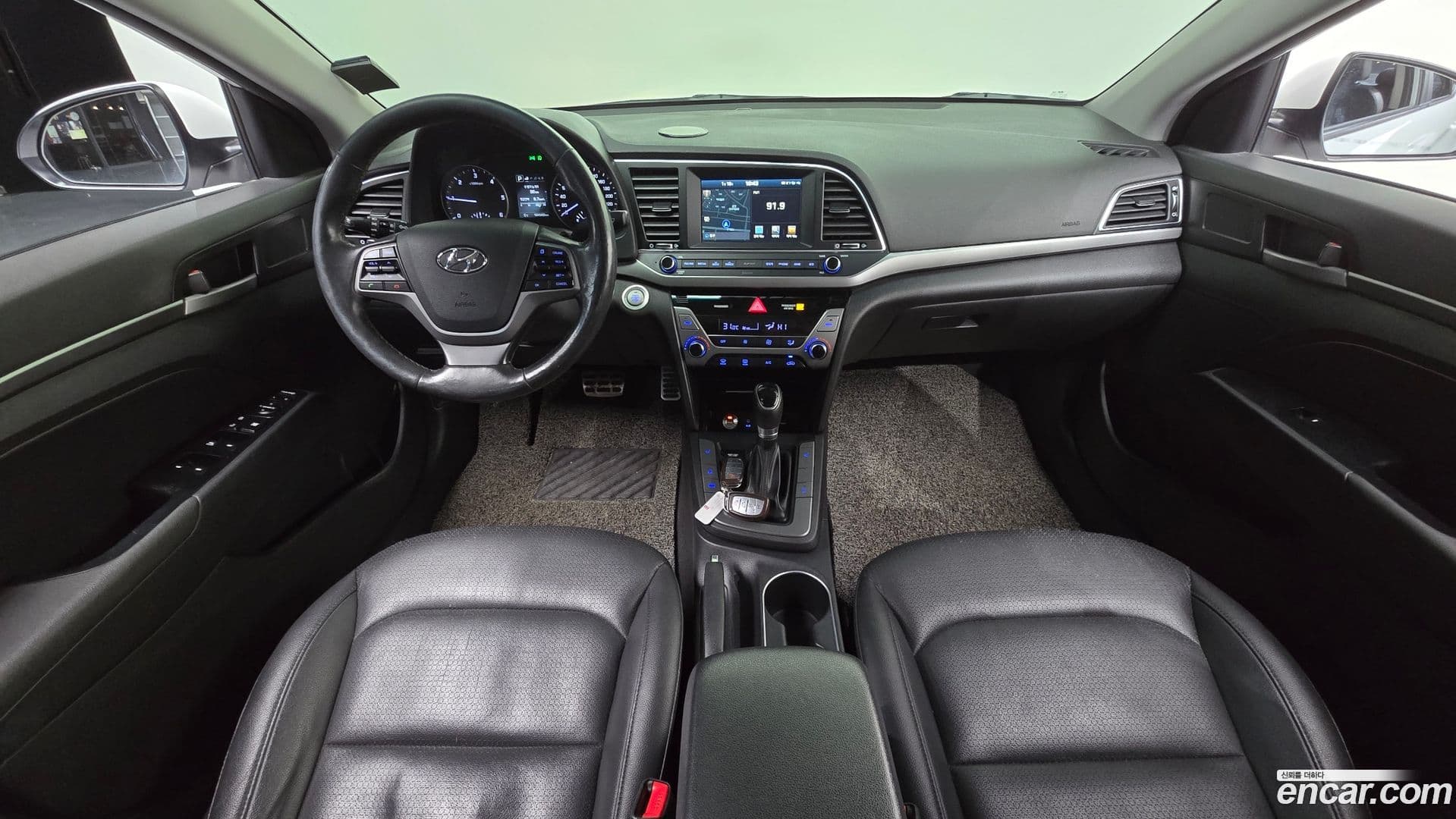 Main__Slider__Photo:AVANTE Hyundai 2017.0-6