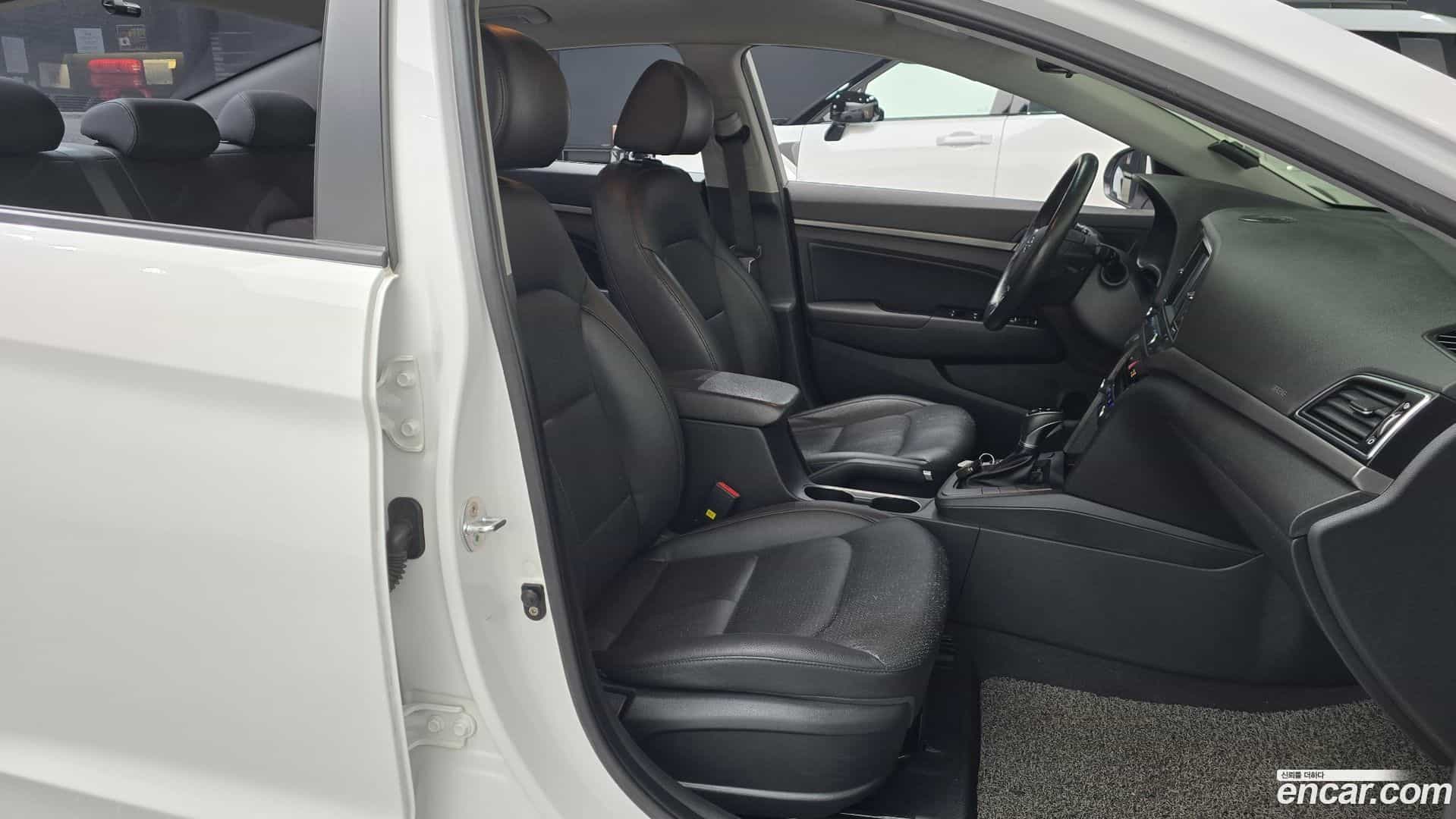 AVANTE Hyundai 2017.0-INNER-010