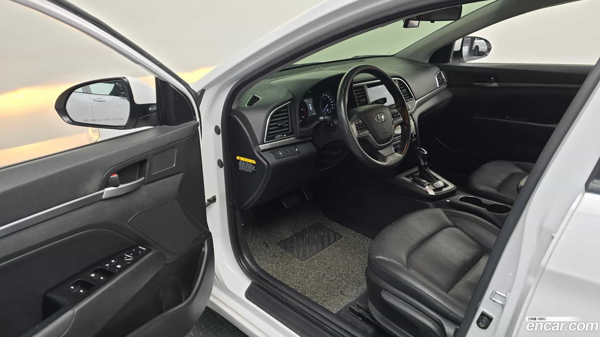 AVANTE Hyundai 2017.0-OPTION-015