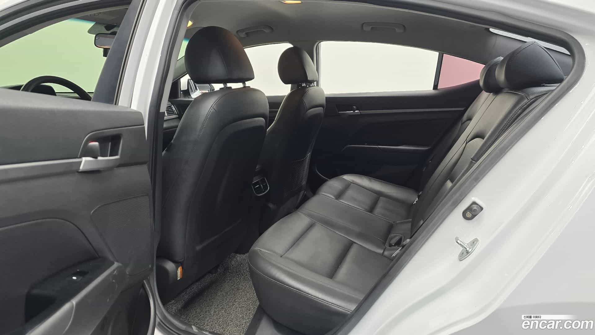 AVANTE Hyundai 2017.0-OPTION-016