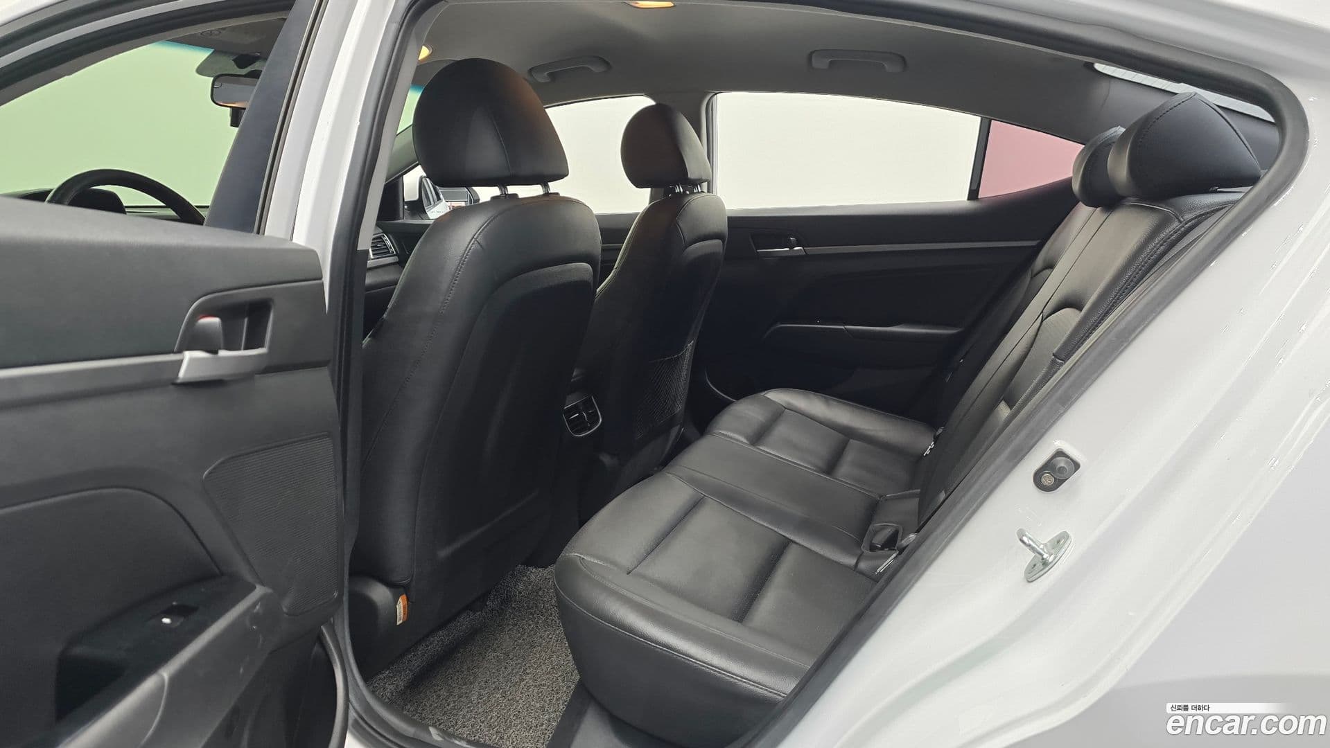 Main__Slider__Photo:AVANTE Hyundai 2017.0-11