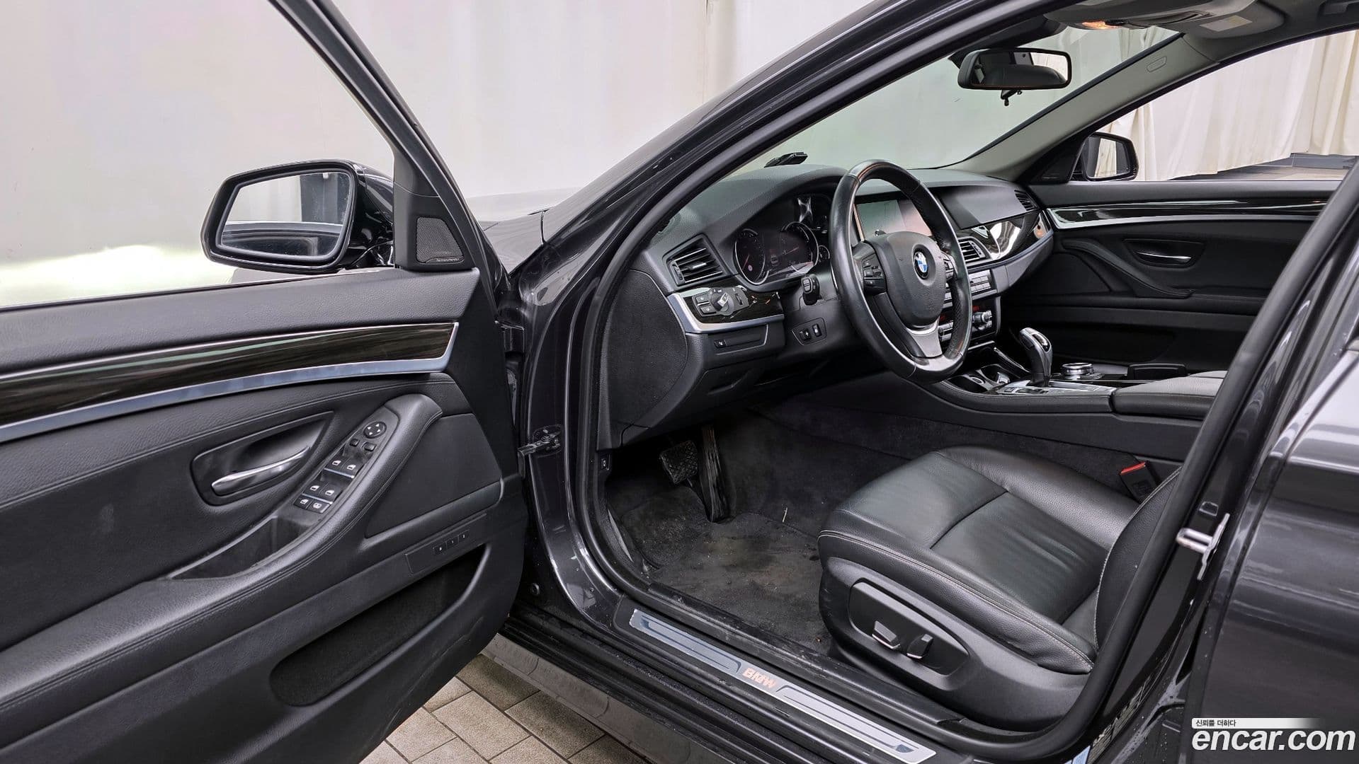 Main__Slider__Photo:5-Series BMW 2013.9-9