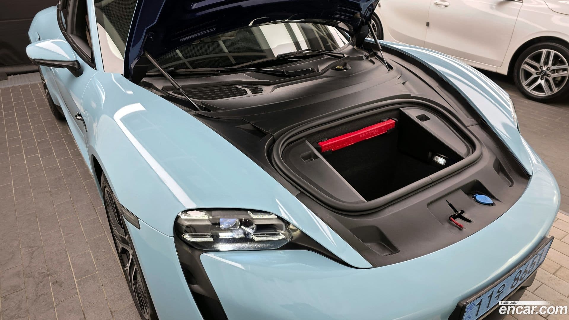 Main__Slider__Photo:Taycan Porsche 2022.1-5