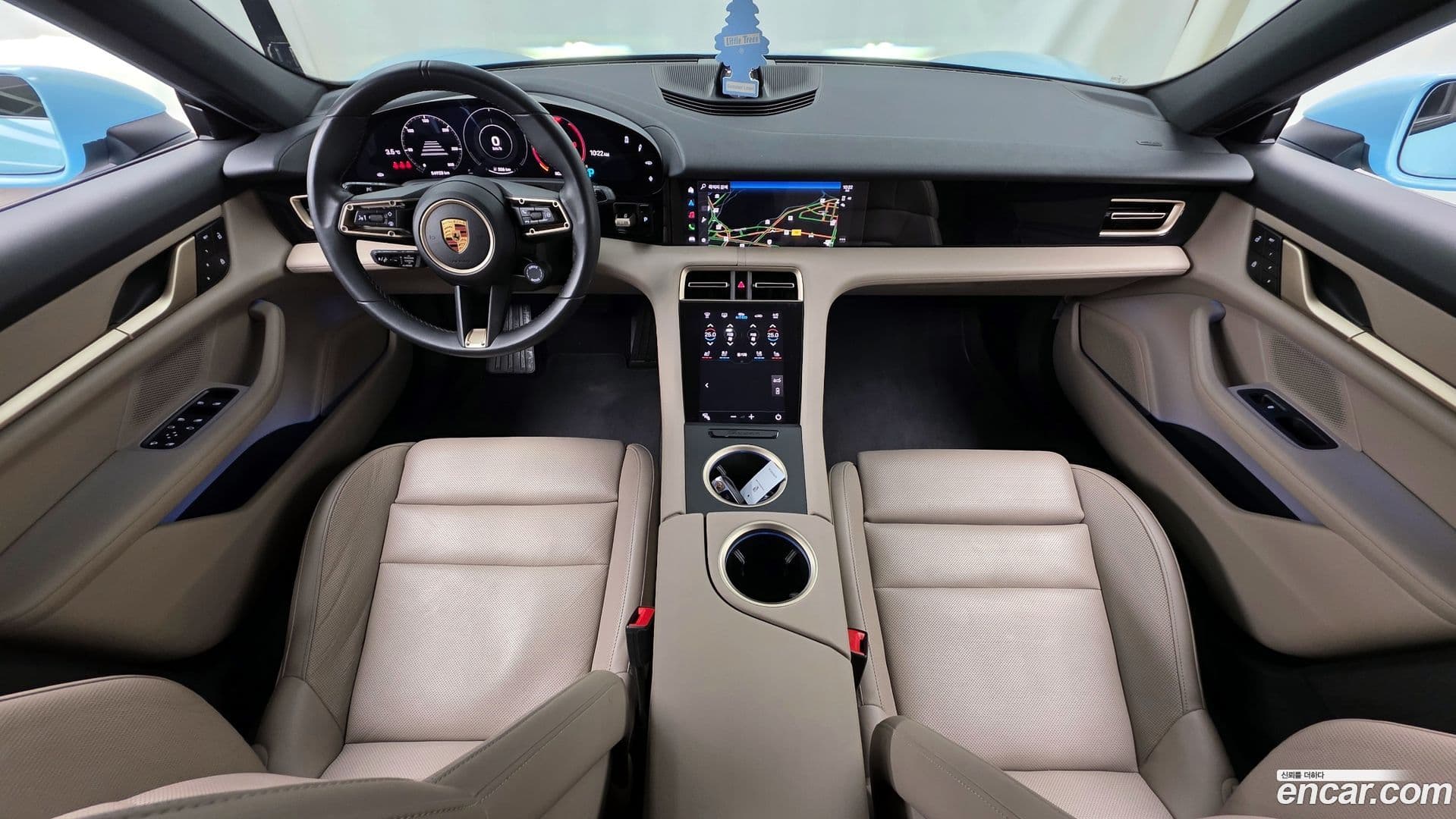 Main__Slider__Photo:Taycan Porsche 2022.1-6