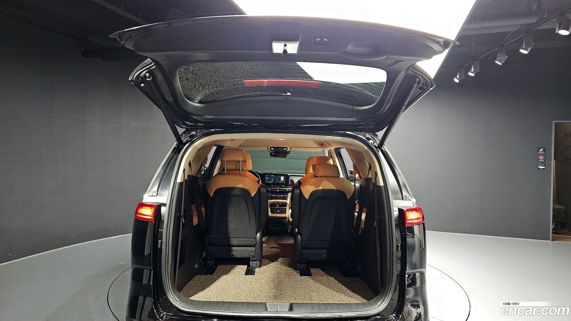 Main__Slider__Photo:Canival Kia 2023.3-19