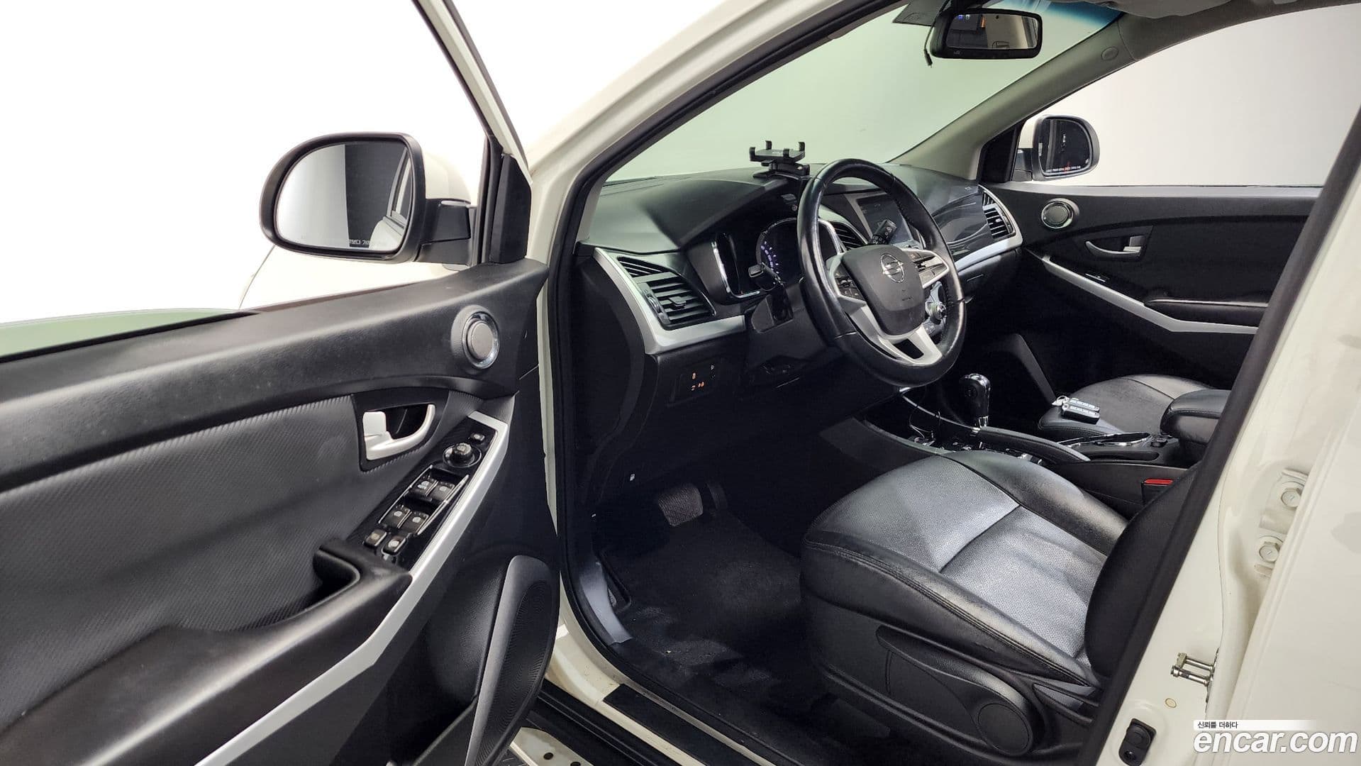 Main__Slider__Photo:KORANDO KG_Mobility_Ssangyong 2017.5-9