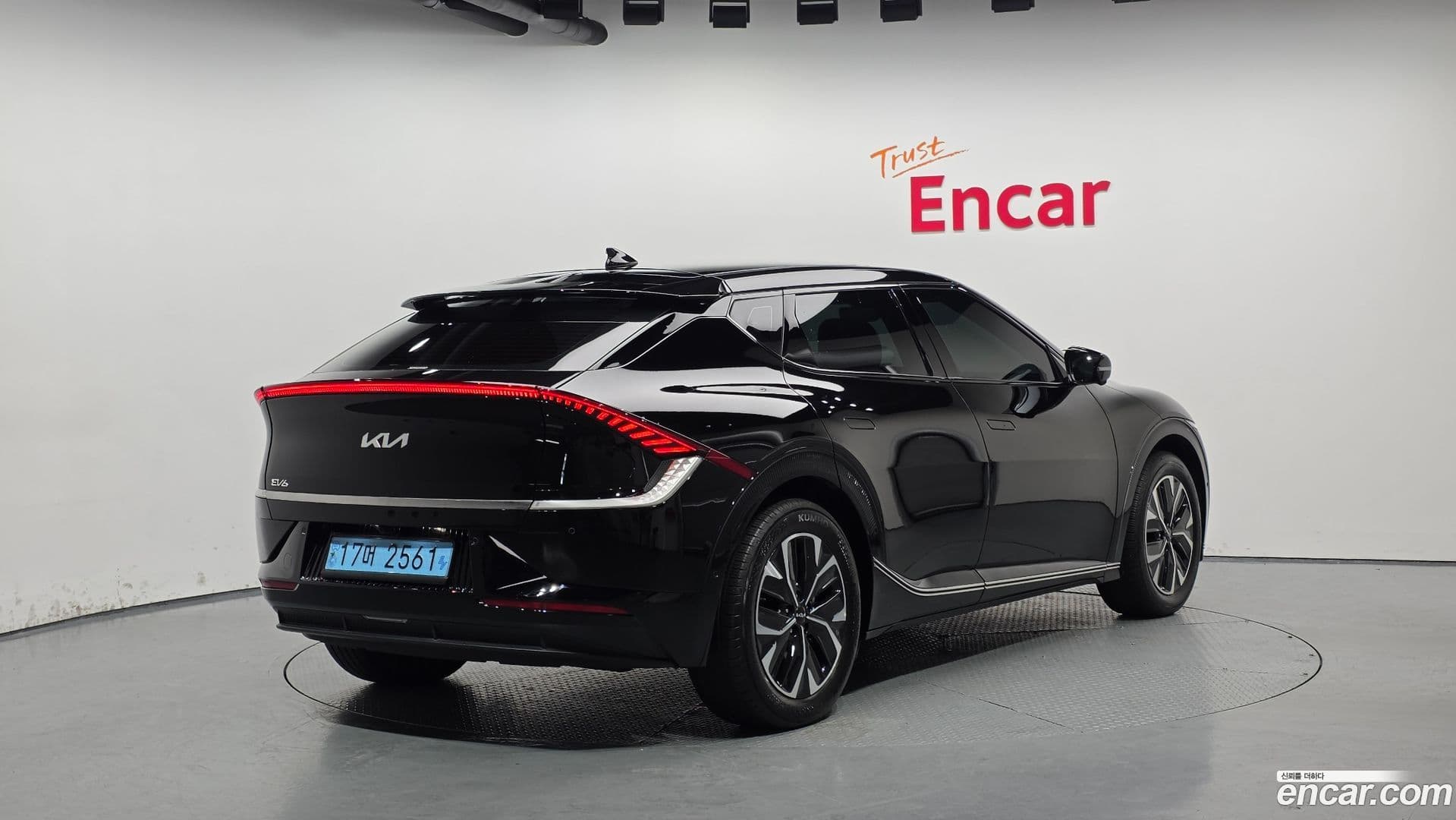 Main__Slider__Photo:EV6 Kia 2022.10-1