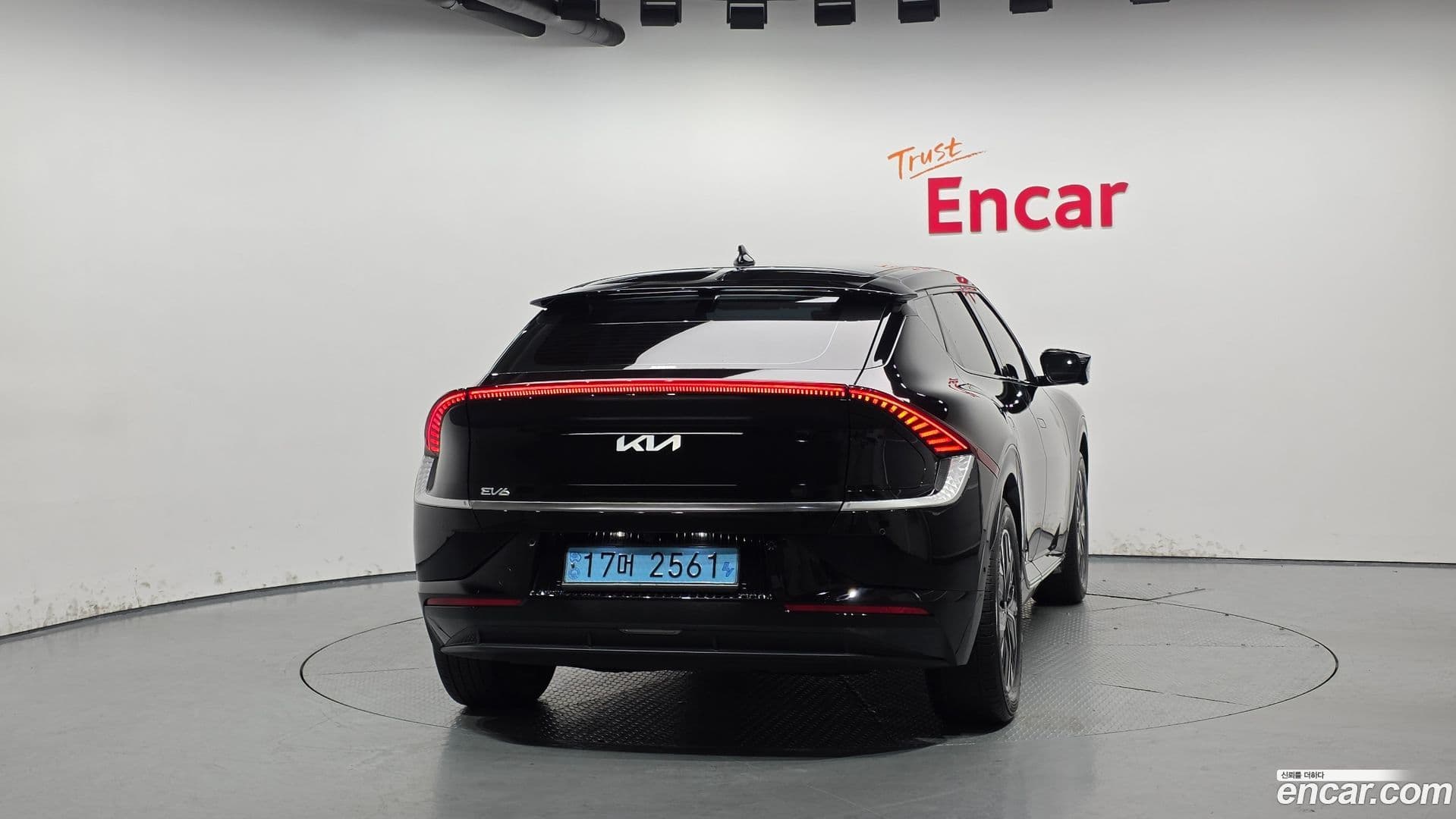 Main__Slider__Photo:EV6 Kia 2022.10-3