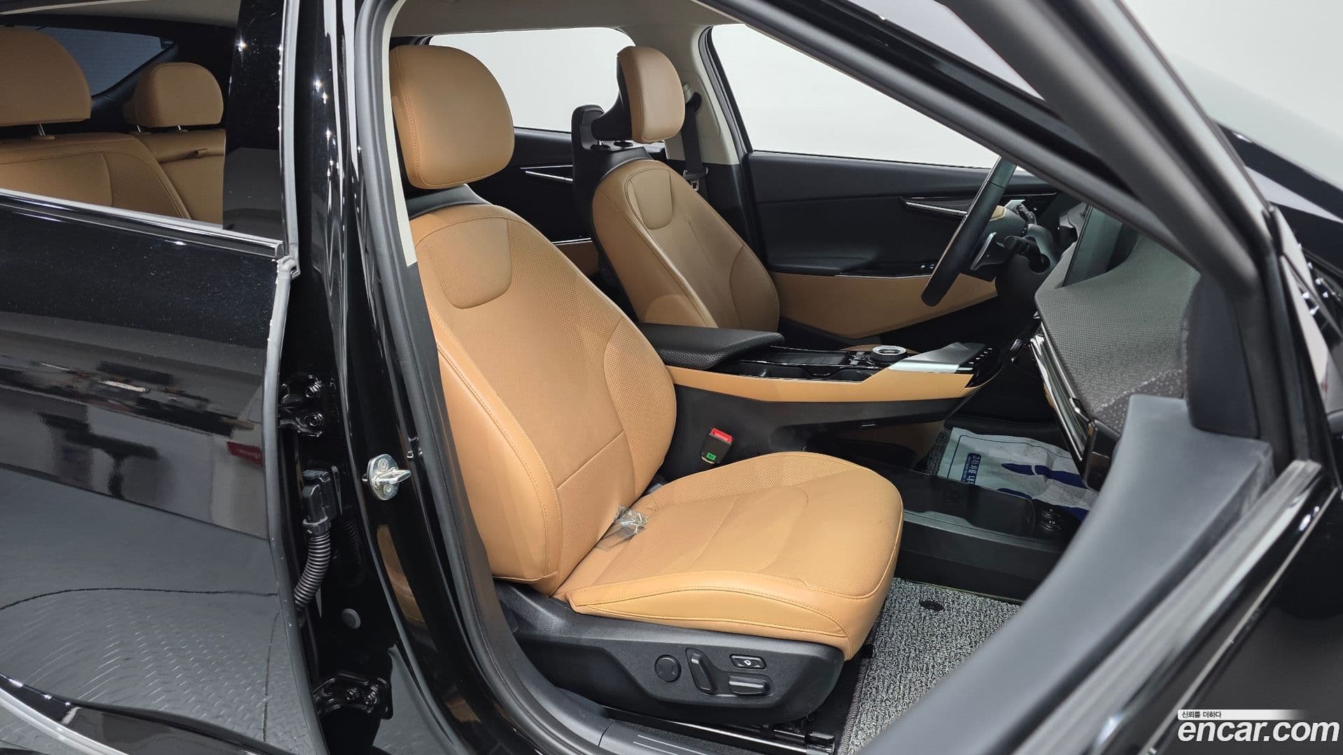 Main__Slider__Photo:EV6 Kia 2022.10-9