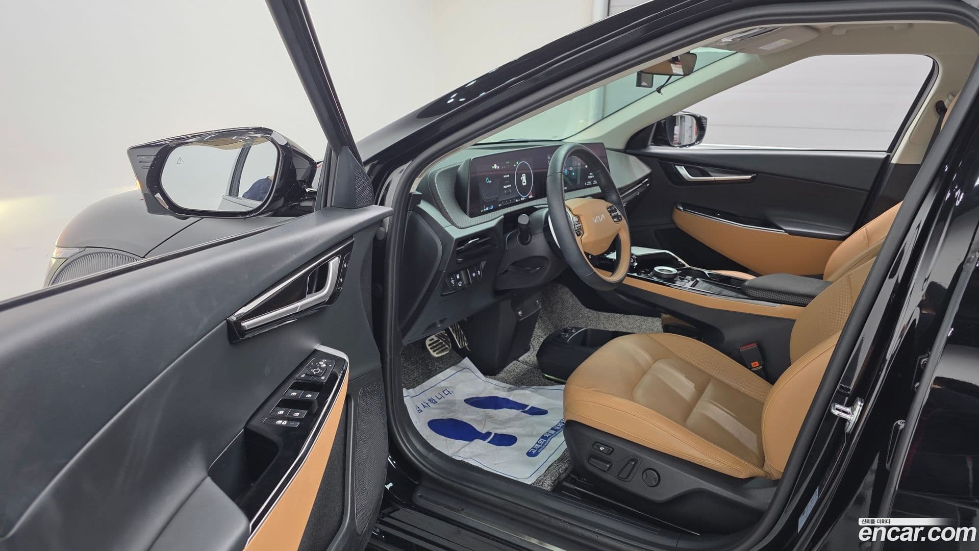 Main__Slider__Photo:EV6 Kia 2022.10-10