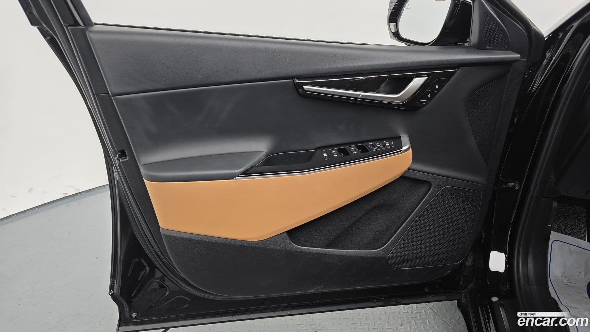 Main__Slider__Photo:EV6 Kia 2022.10-15