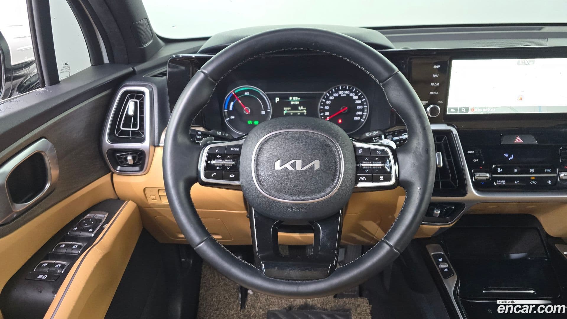 Main__Slider__Photo:Sorento Kia 2022.7-12