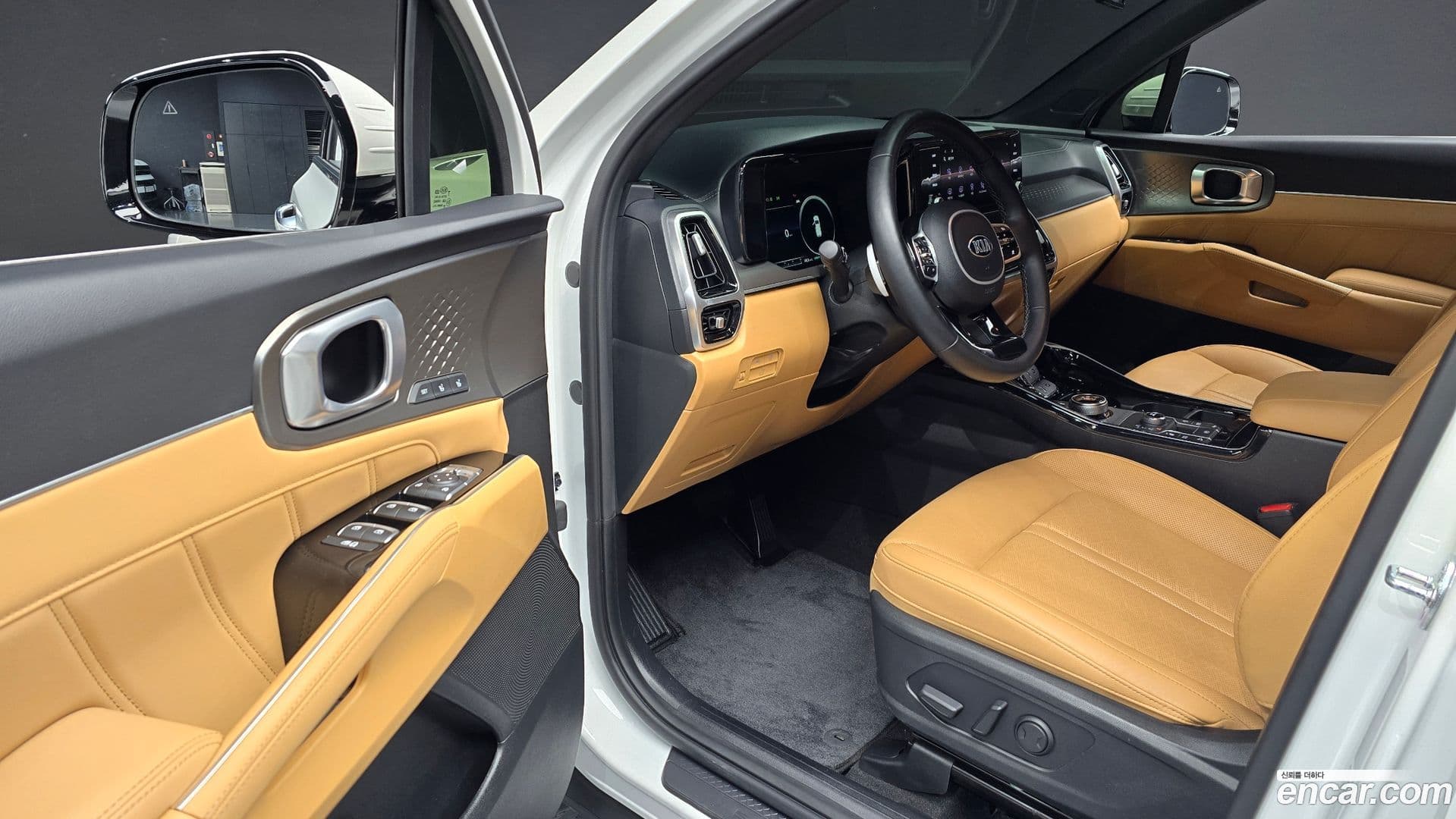 Main__Slider__Photo:Sorento Kia 2021.0-10