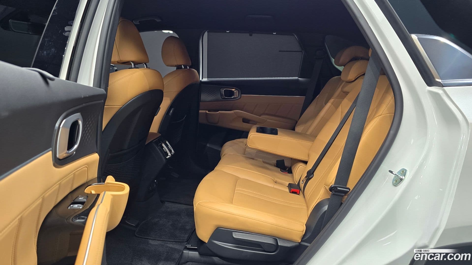 Main__Slider__Photo:Sorento Kia 2021.0-11