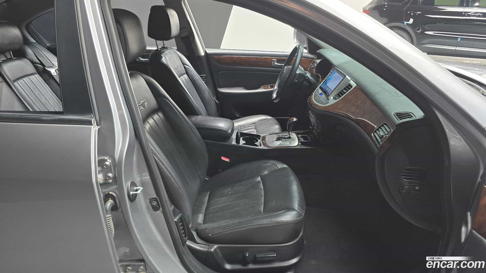 Genesis Hyundai 2010.2-INNER-010