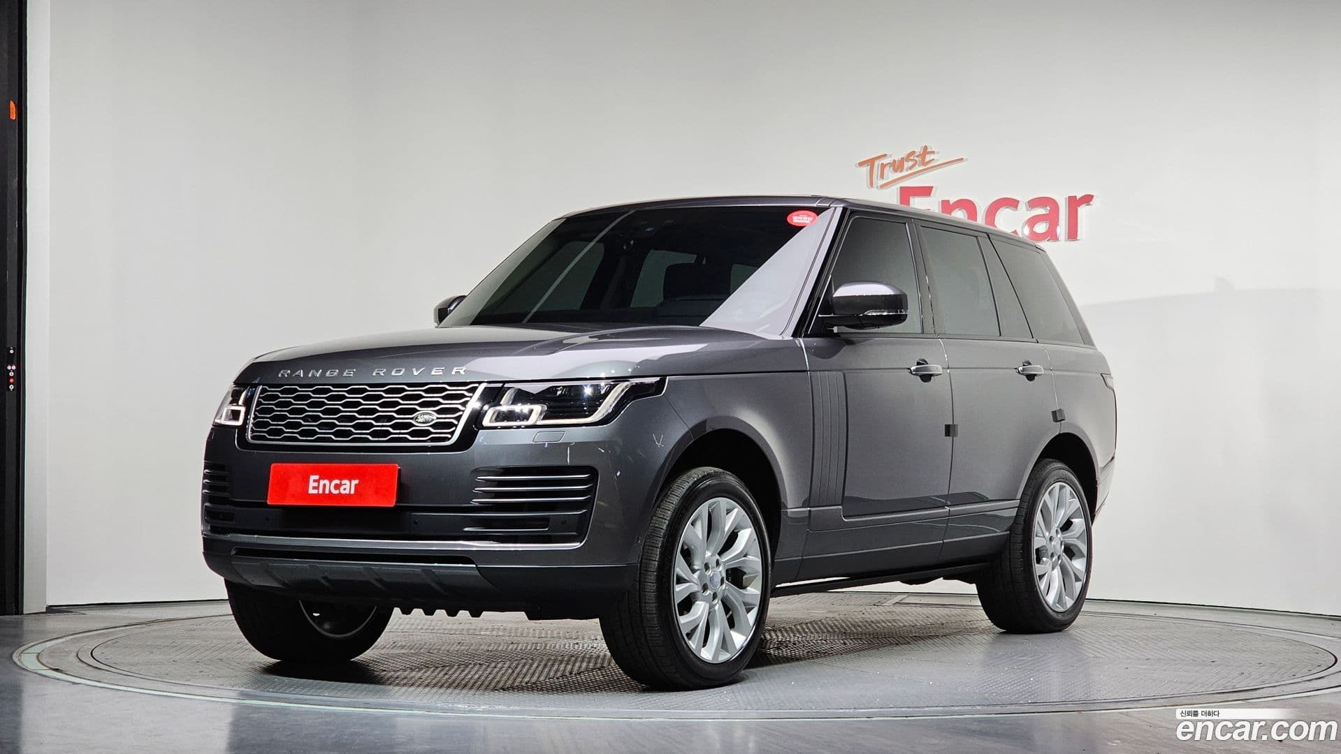 Main__Slider__Photo:Range Rover Land Rover 2018.9-0