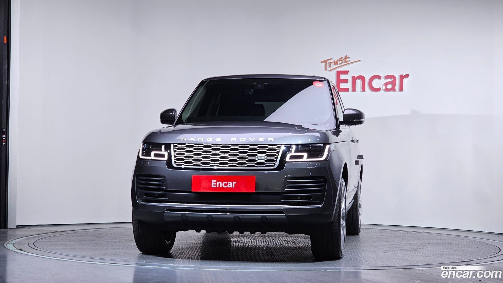 Main__Slider__Photo:Range Rover Land Rover 2018.9-2