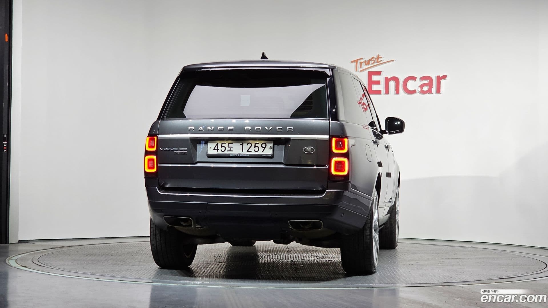 Main__Slider__Photo:Range Rover Land Rover 2018.9-3