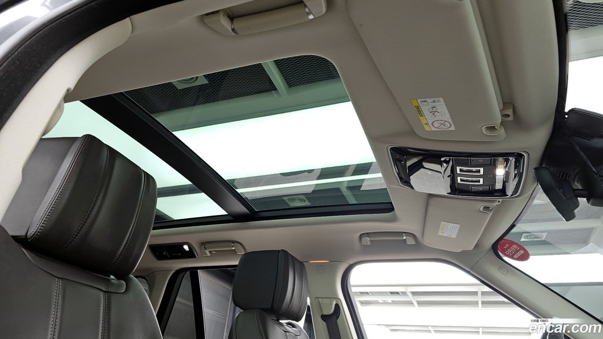 Main__Slider__Photo:Range Rover Land Rover 2018.9-16