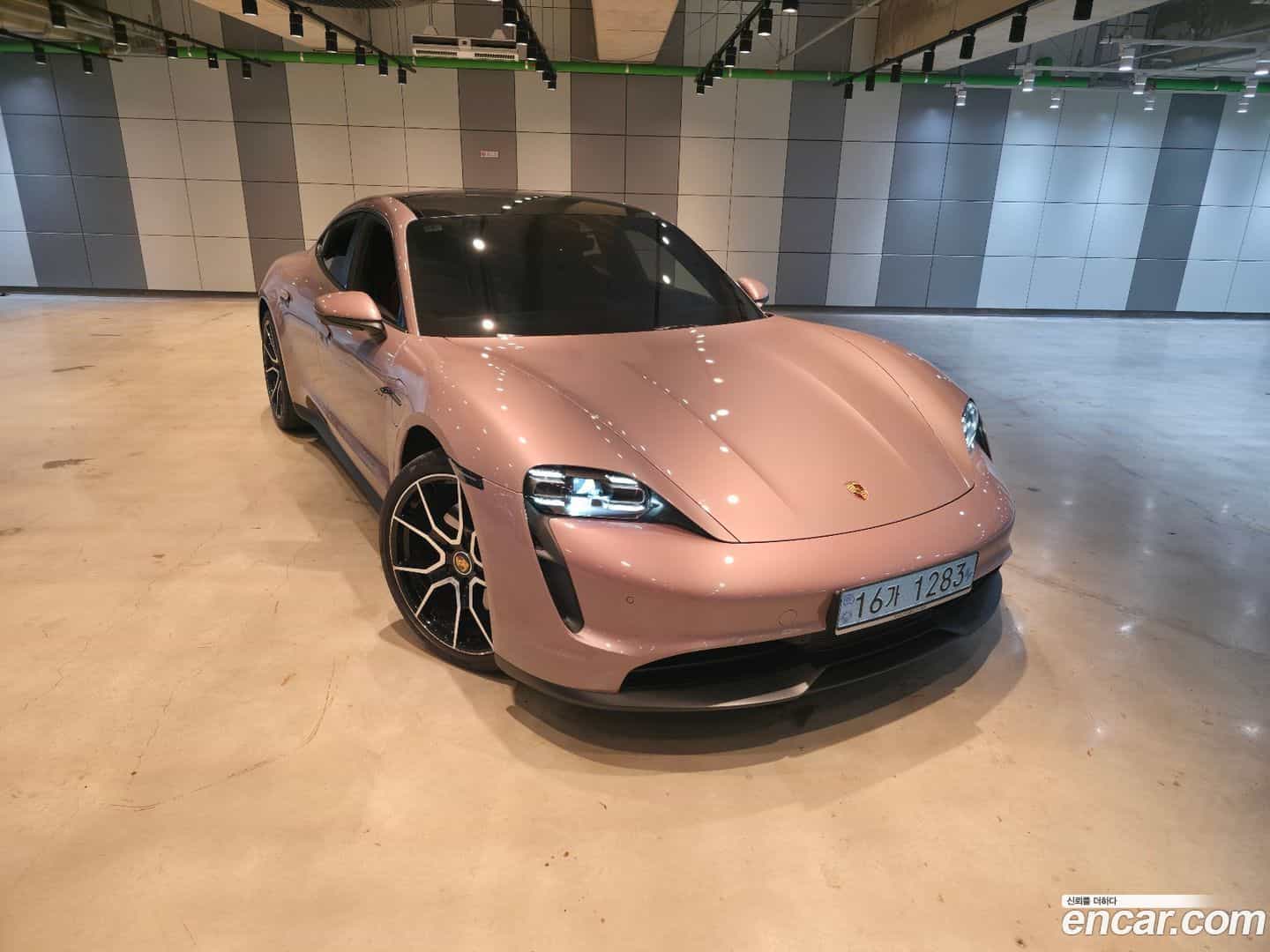 Taycan Porsche 2022.4-OUTER-001