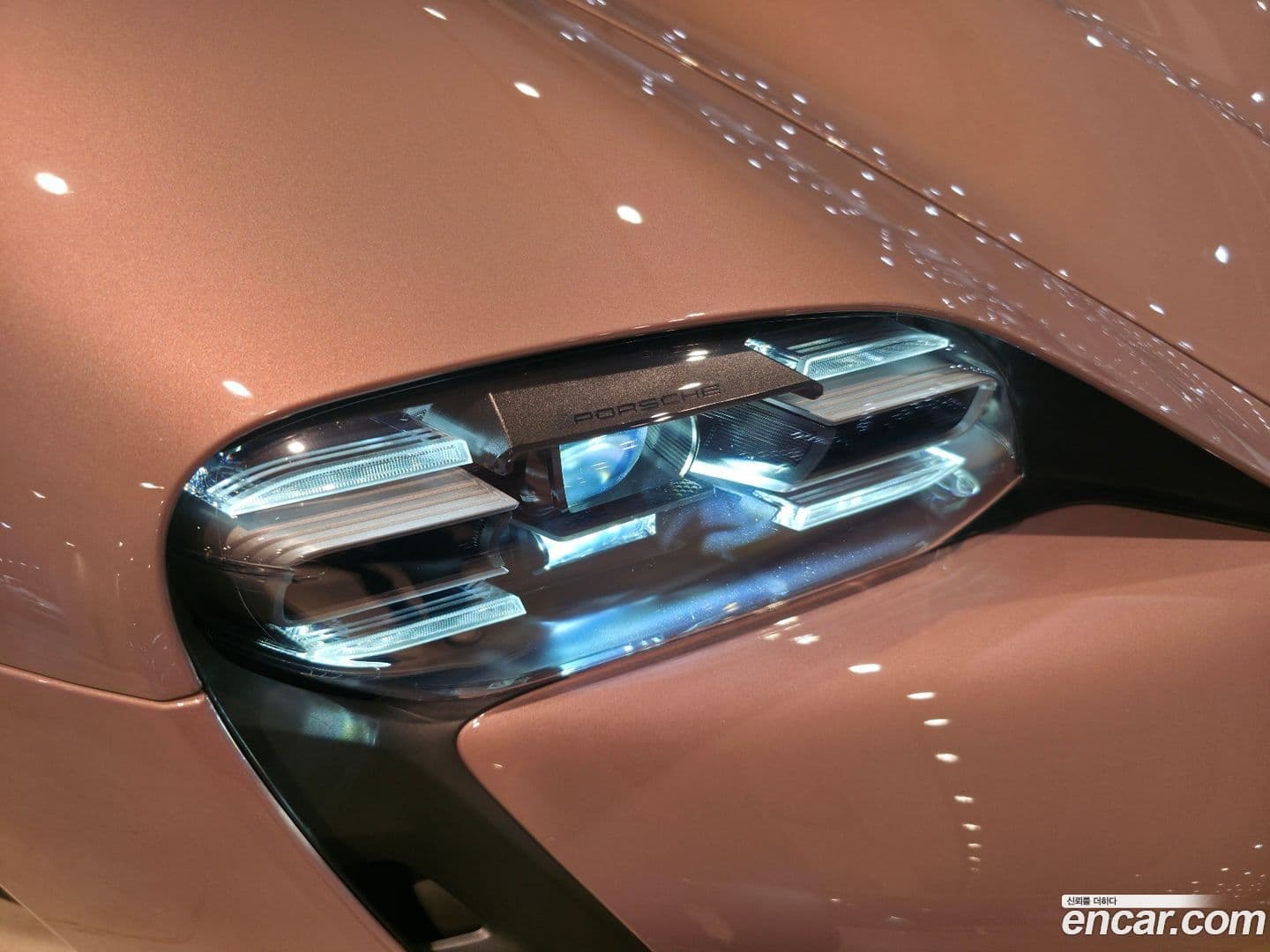 Main__Slider__Photo:Taycan Porsche 2022.4-1