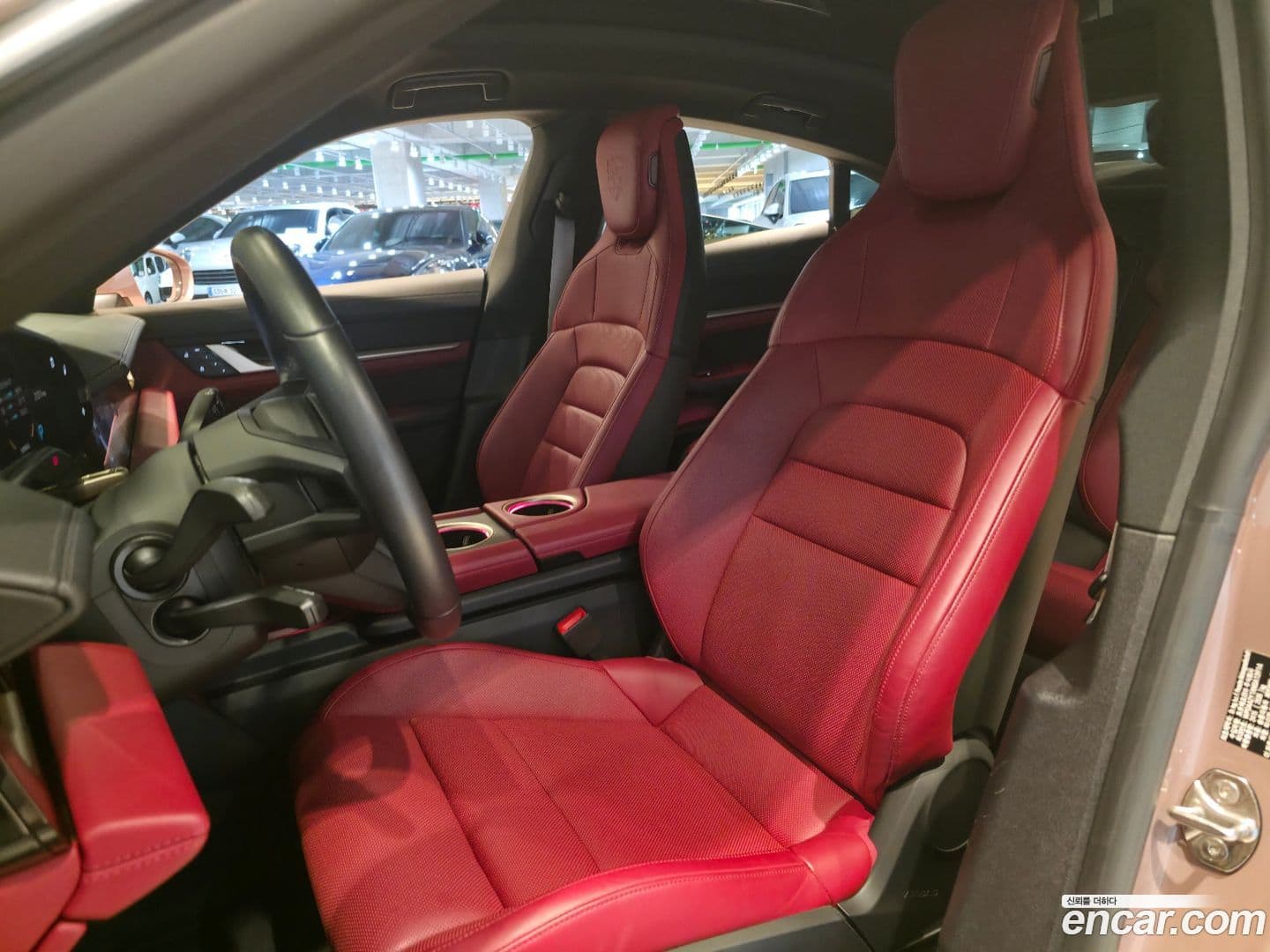 Main__Slider__Photo:Taycan Porsche 2022.4-5