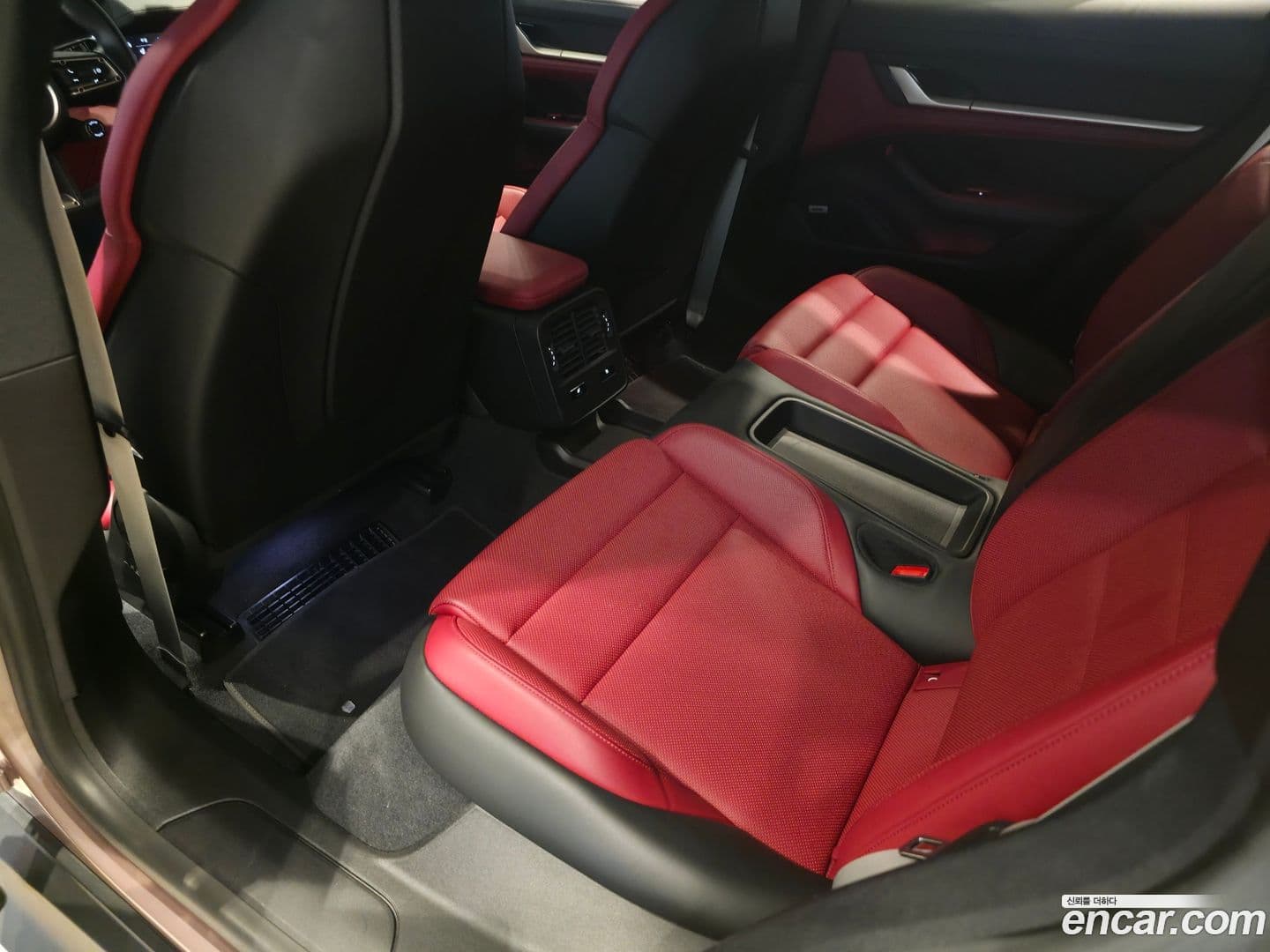 Main__Slider__Photo:Taycan Porsche 2022.4-6