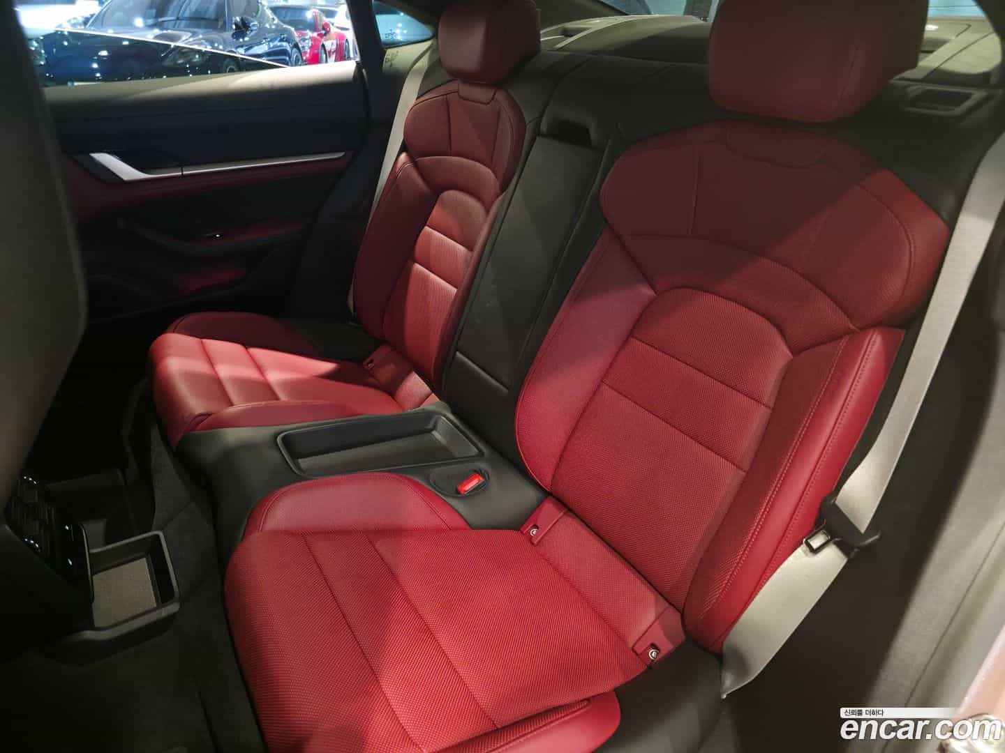 Taycan Porsche 2022.4-INNER-008