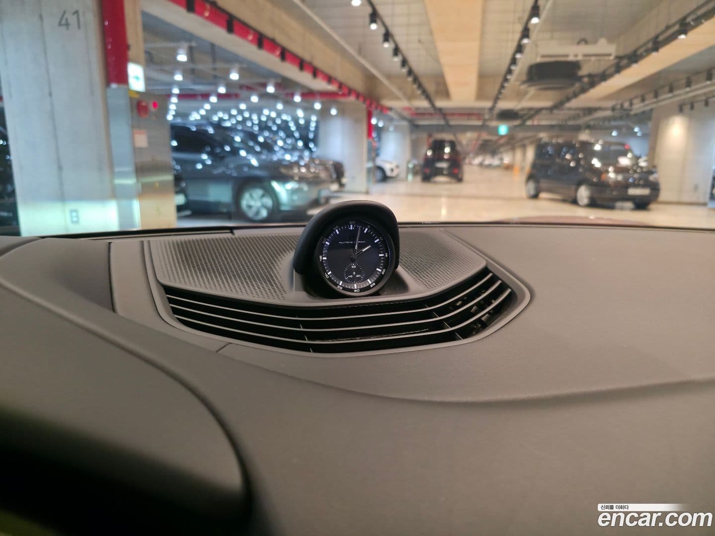 Main__Slider__Photo:Taycan Porsche 2022.4-9