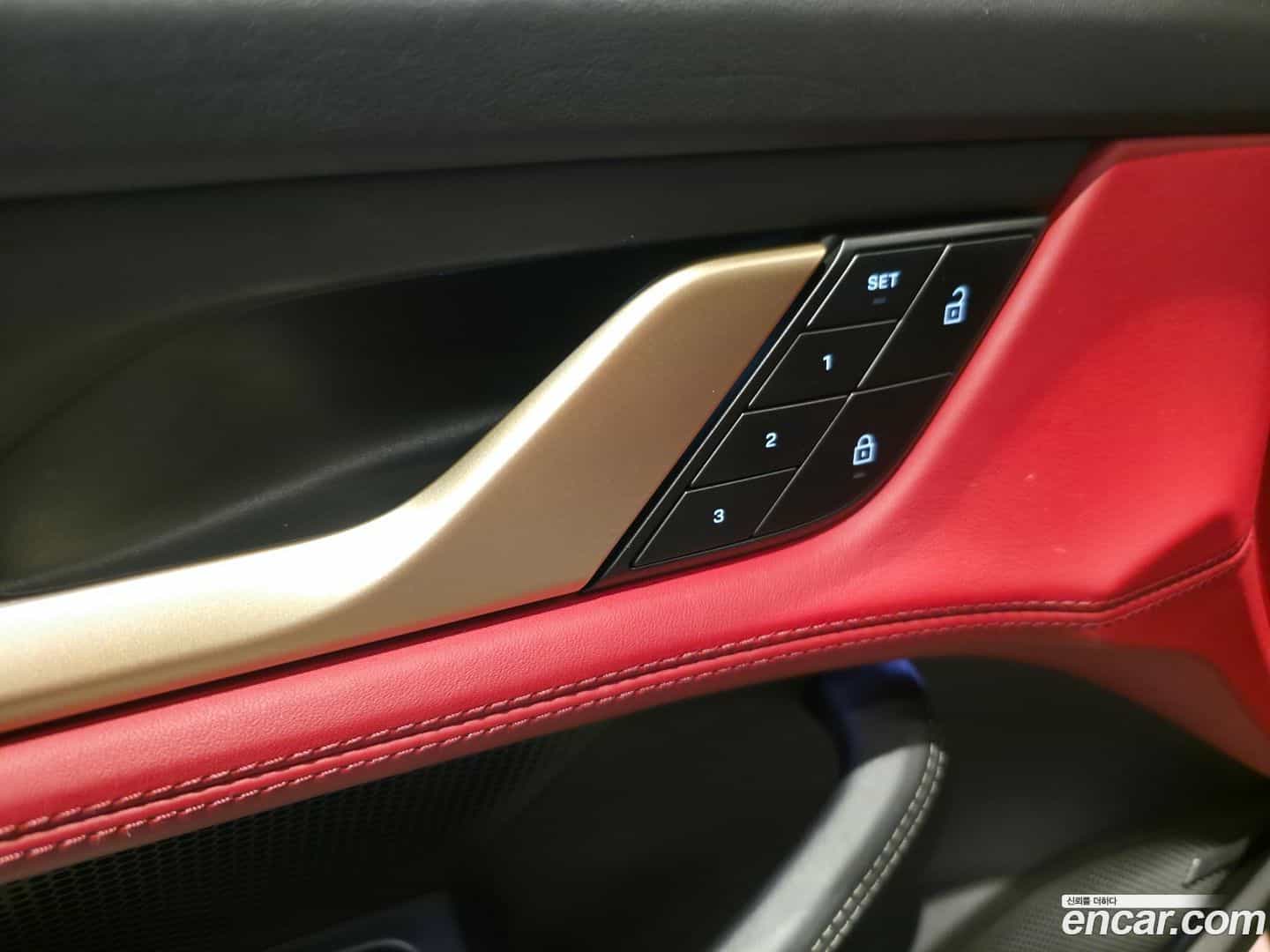 Taycan Porsche 2022.4-OPTION-021