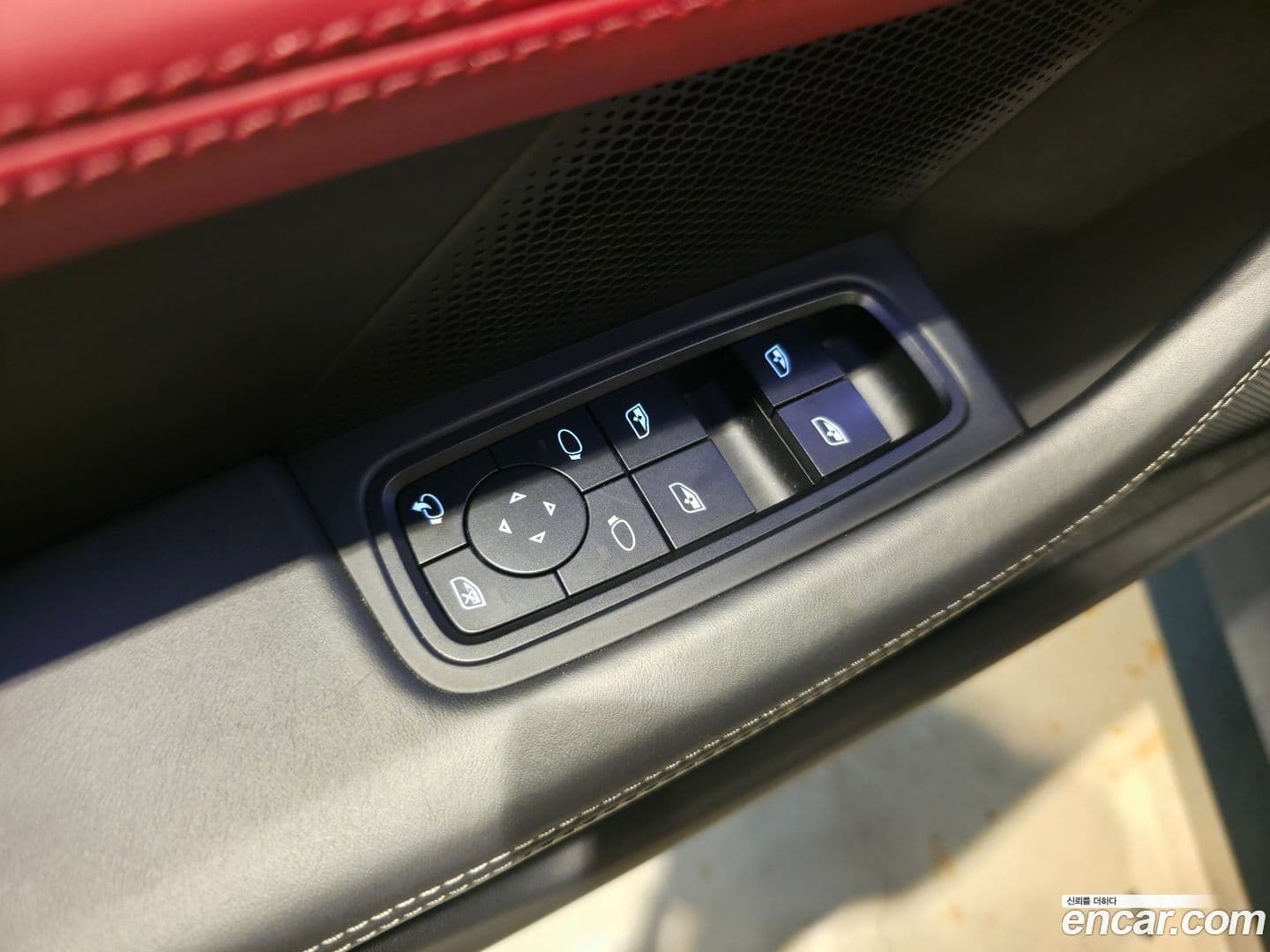 Main__Slider__Photo:Taycan Porsche 2022.4-17