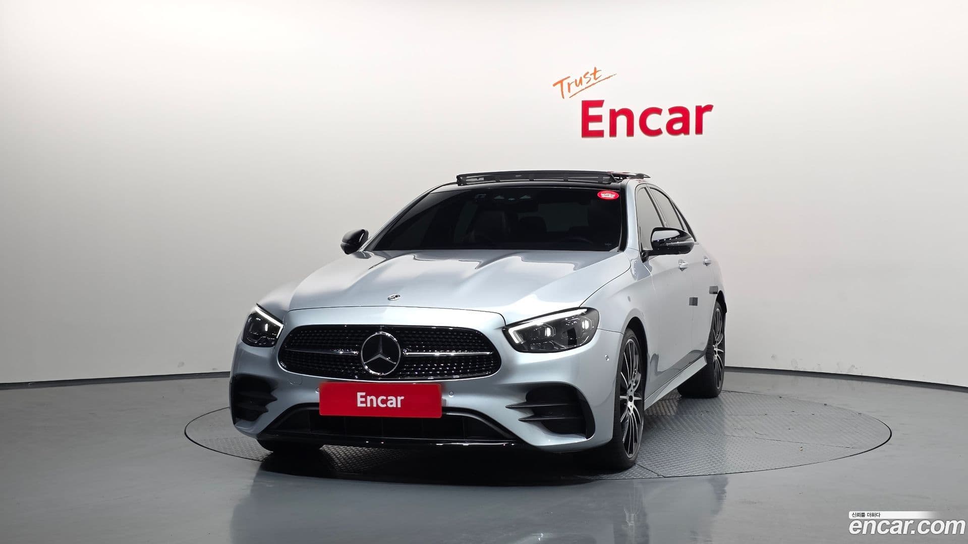 Main__Slider__Photo:E-Class Mercedes-Benz 2023.10-2