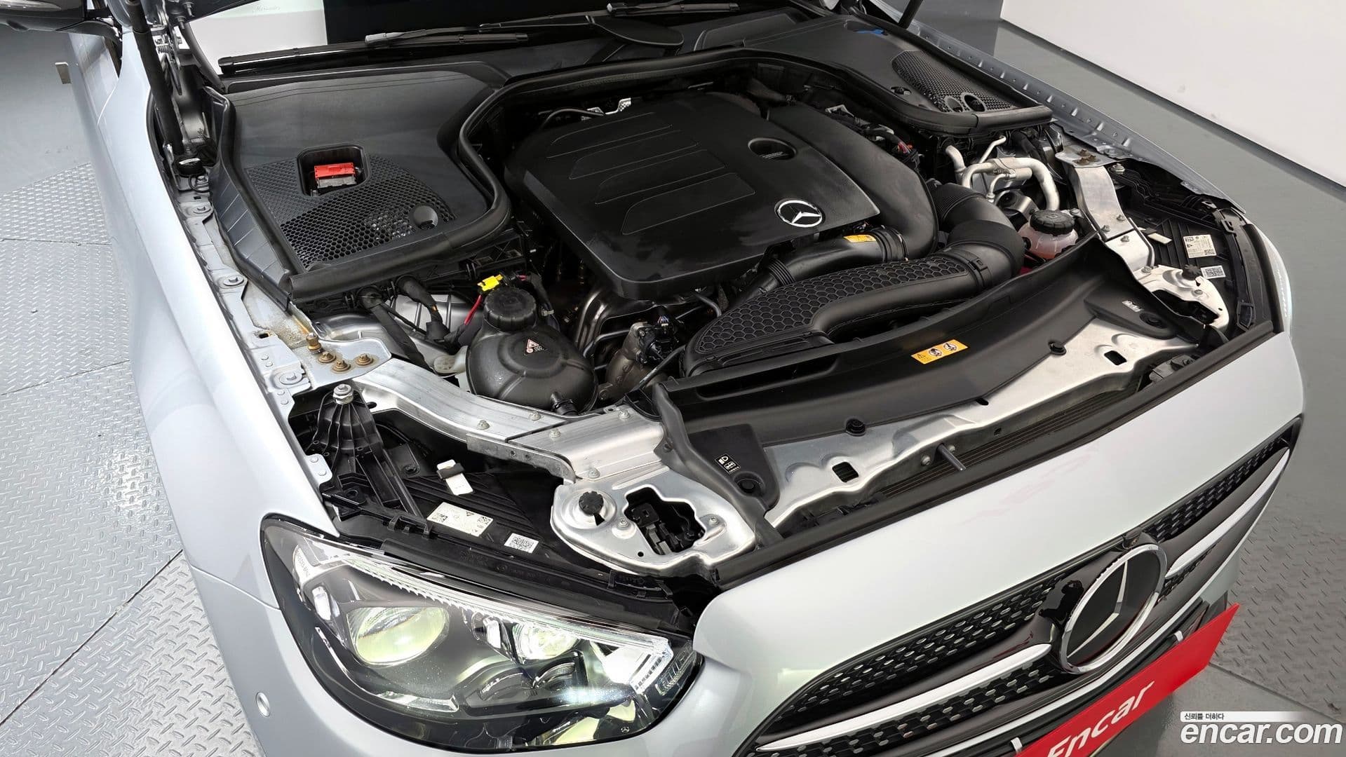 Main__Slider__Photo:E-Class Mercedes-Benz 2023.10-5