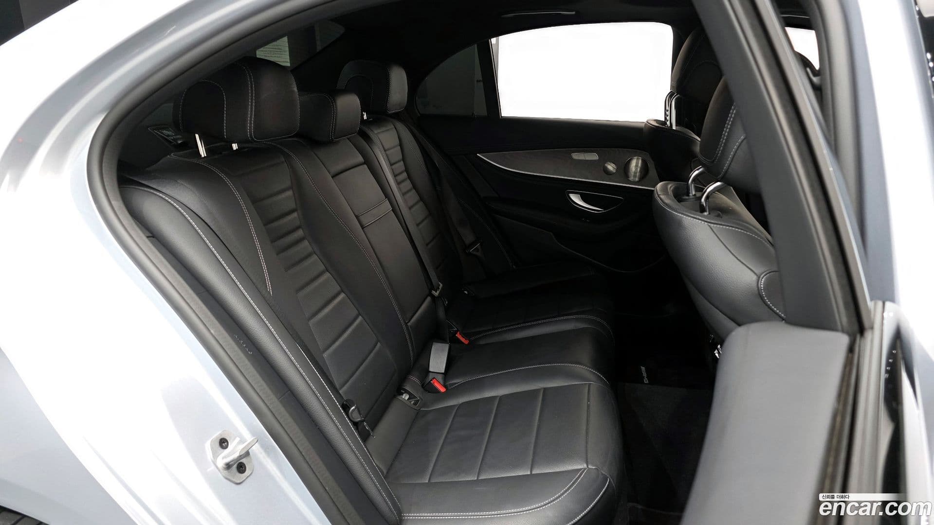 Main__Slider__Photo:E-Class Mercedes-Benz 2023.10-11