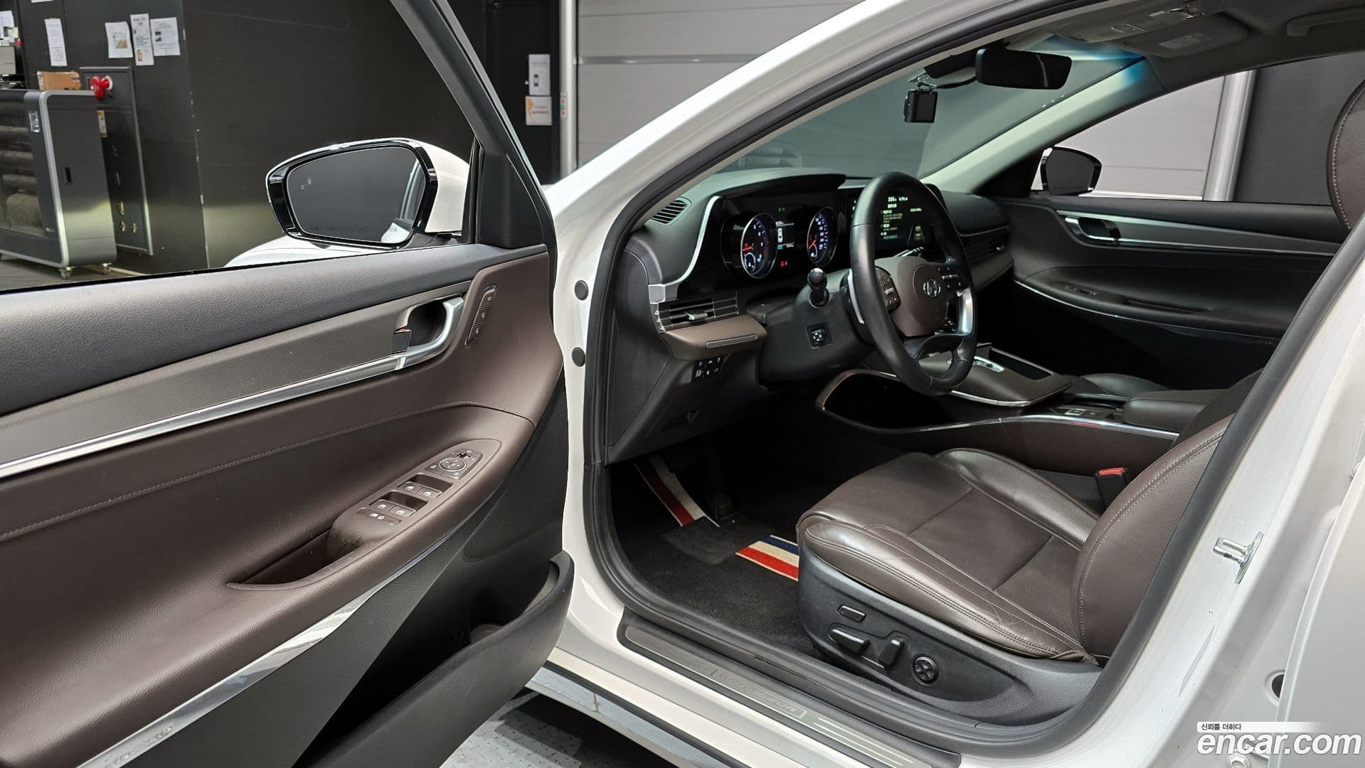 Main__Slider__Photo:Grandeur Hyundai 2020.6-10