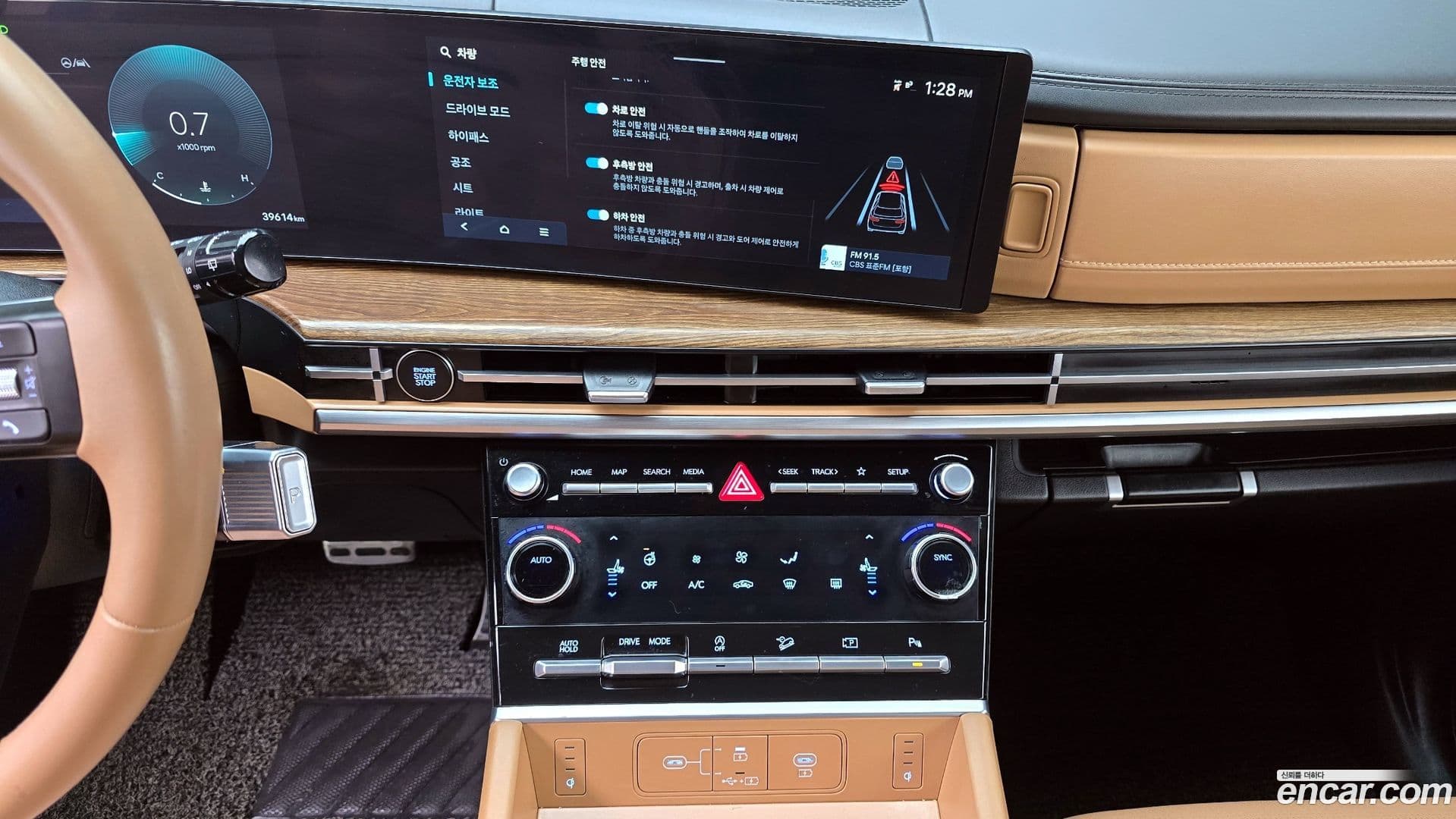 Main__Slider__Photo:Santafe Hyundai 2024.0-13